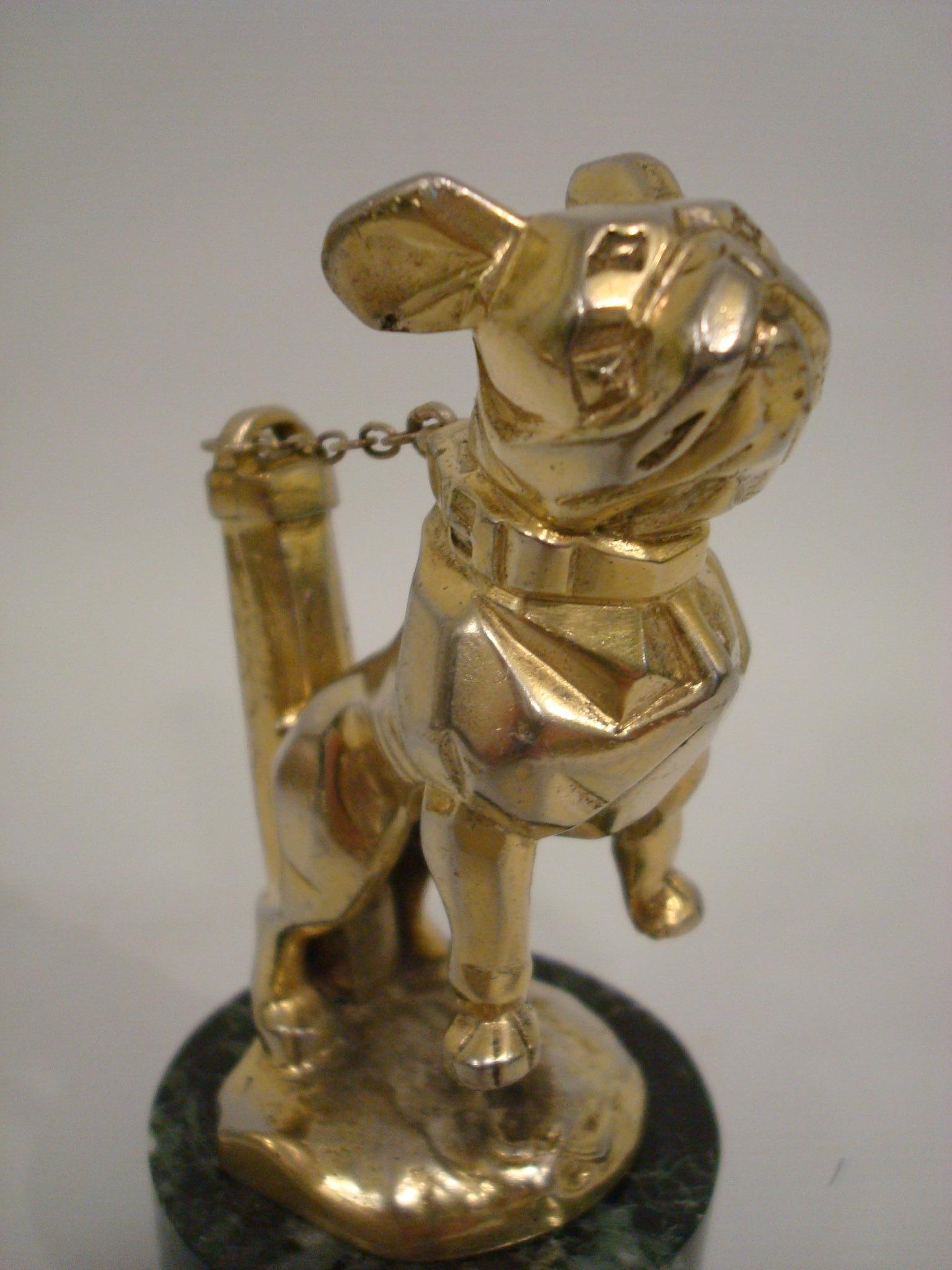 Car Mascot im Art déco-Stil, französische Bulldogge mit Kapuze, Frankreich 1920er Jahre (Bronze) im Angebot