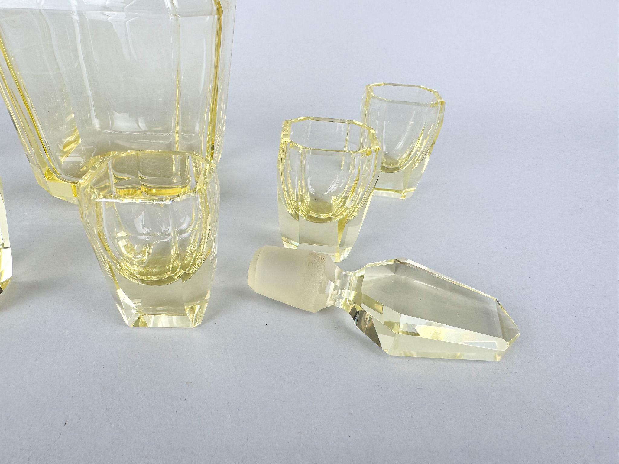 Art Deco Carafe Decanter with 6 Glasses, Labeled In Good Condition For Sale In Praha, CZ
