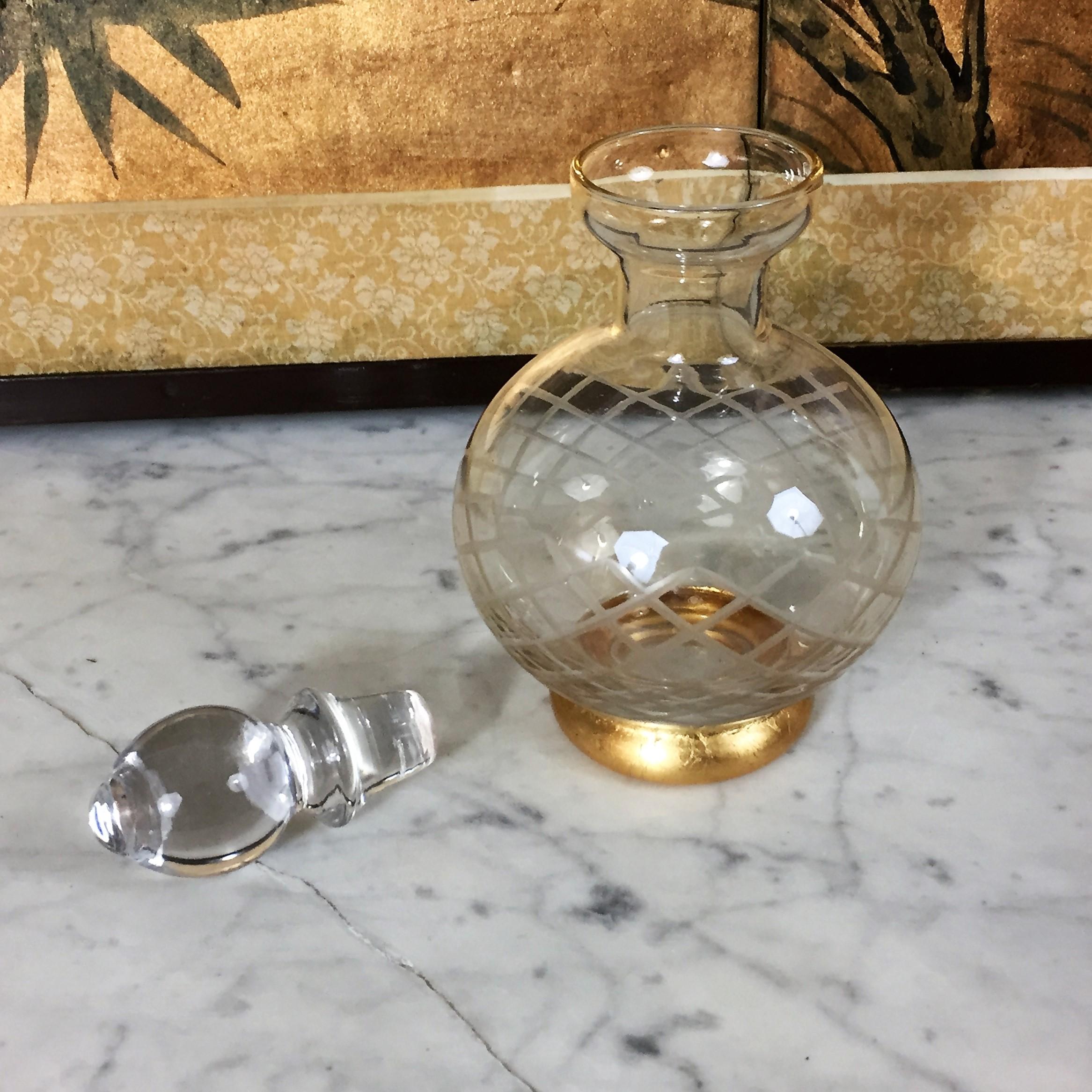 Nice little carafe for liqueurs from Art Deco period. Belly engraved with diamond pattern, base guilded with golden leaf, plug forming a water drop.
France or England,
circa 1940.
 