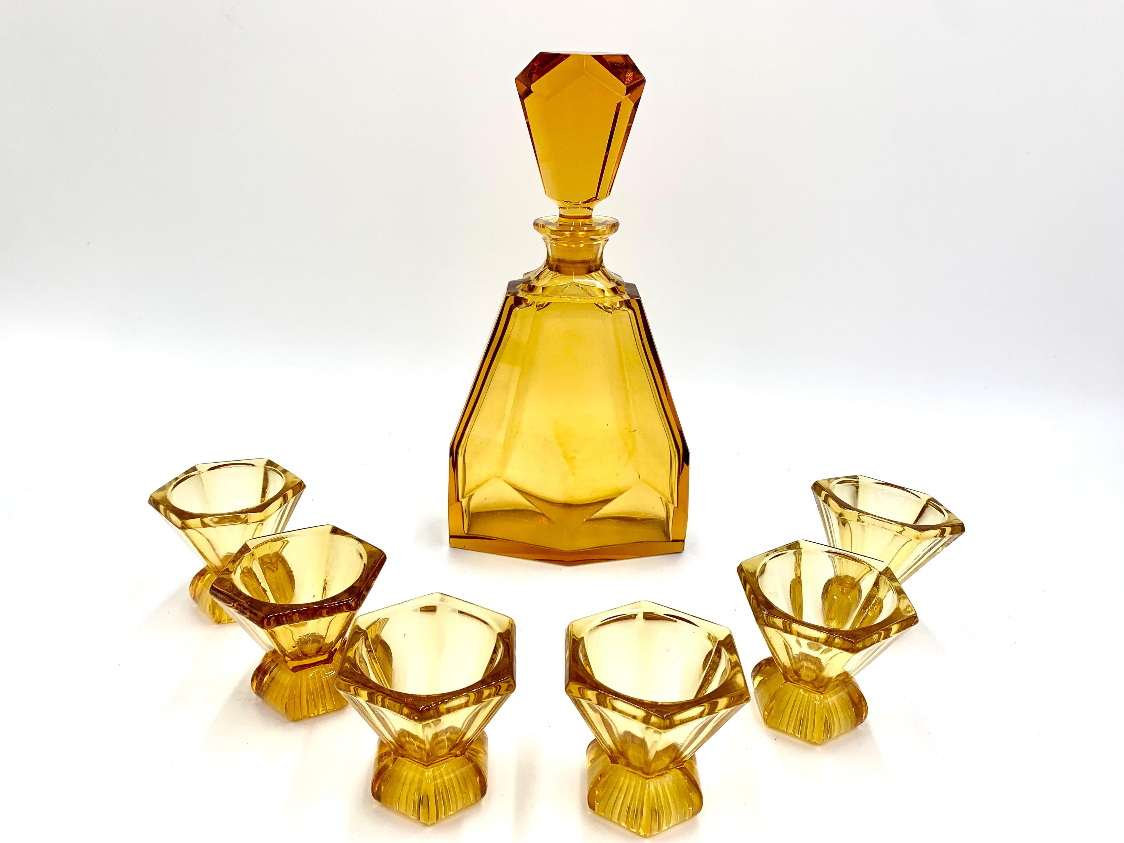 Art Deco crystal decanter complete with 6 vodka / liqueur glasses in honey color.

Made in the Czech Republic in the 1930s.

Very good condition, no damage.

The height of the decanter with a cork is 23 cm, width 13 cm

The glasses are 6 cm