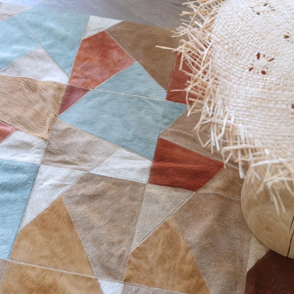 Art Deco Caramel Faceta Customizable Cowhide Area Floor Rug XX Large In New Condition For Sale In Charlotte, NC