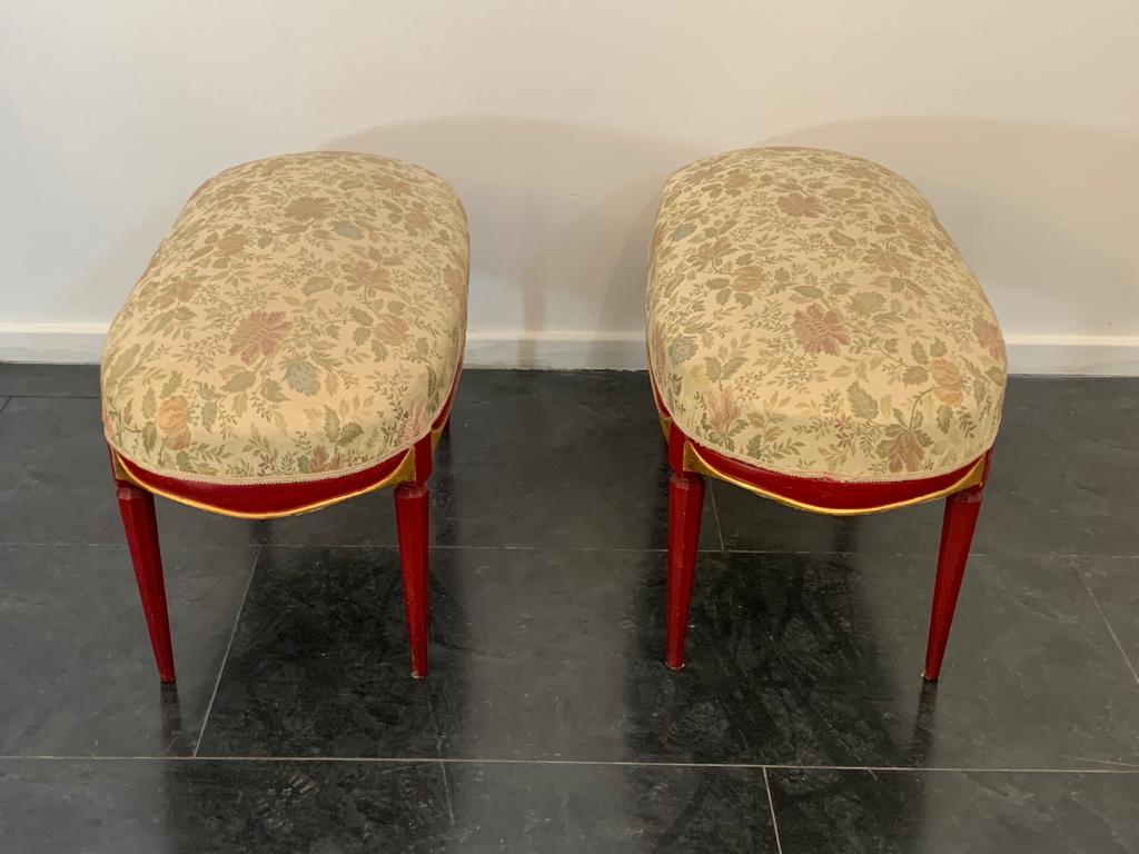 Mid-20th Century Art Deco cardinal red lacquered pouf with carved details, 1930s For Sale