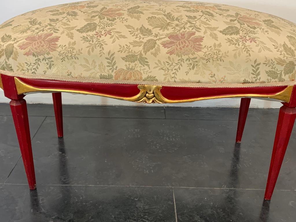 Art Deco cardinal red lacquered pouf with carved details, 1930s For Sale 2