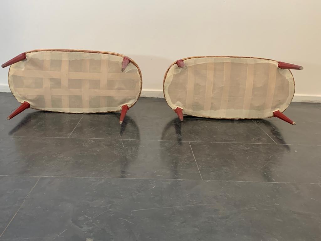 Art Deco cardinal red lacquered pouf with carved details, 1930s For Sale 3