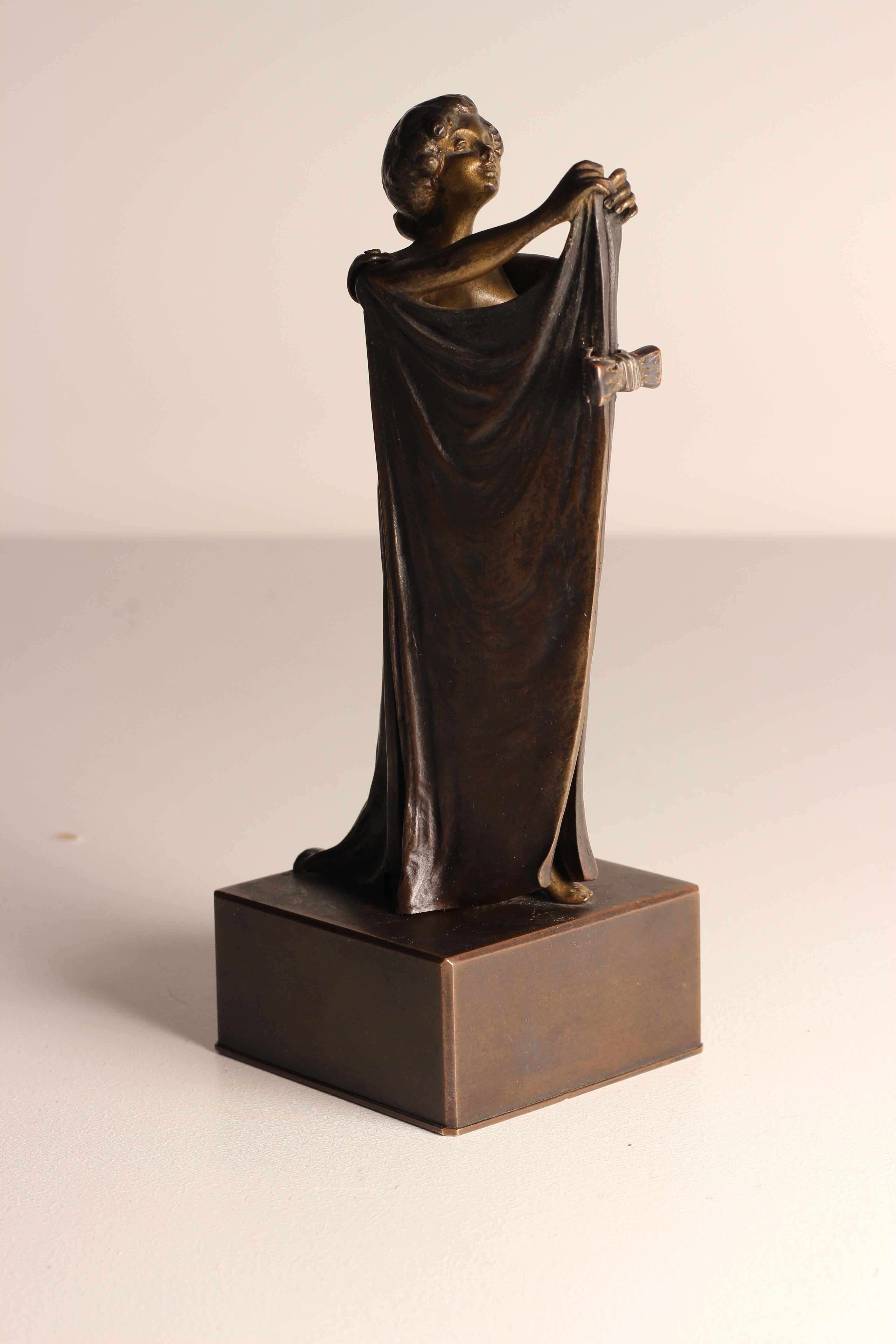 Art Deco Carl Kauba Automaton Bronze Nude with Mechanical Cape 1920’s Austria For Sale 11