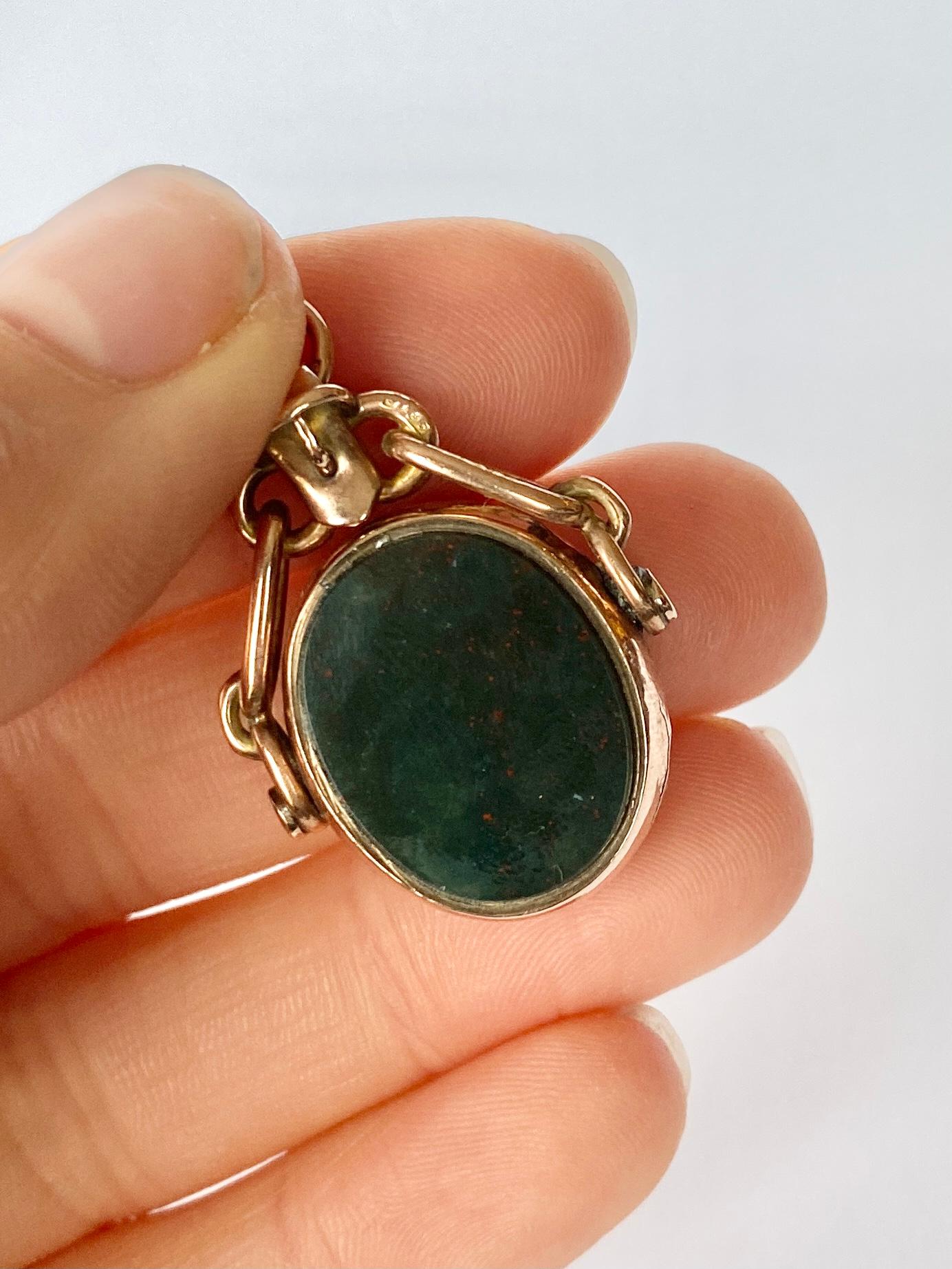 This swivel fob holds a gorgeous carnelian and bloodstone set into it. The fob has chain detail above which leads you to the loop. Fully hallmarked 1897 Birmingham.

Fob Face Dimensions: 19x15mm

Weight: 8.1g