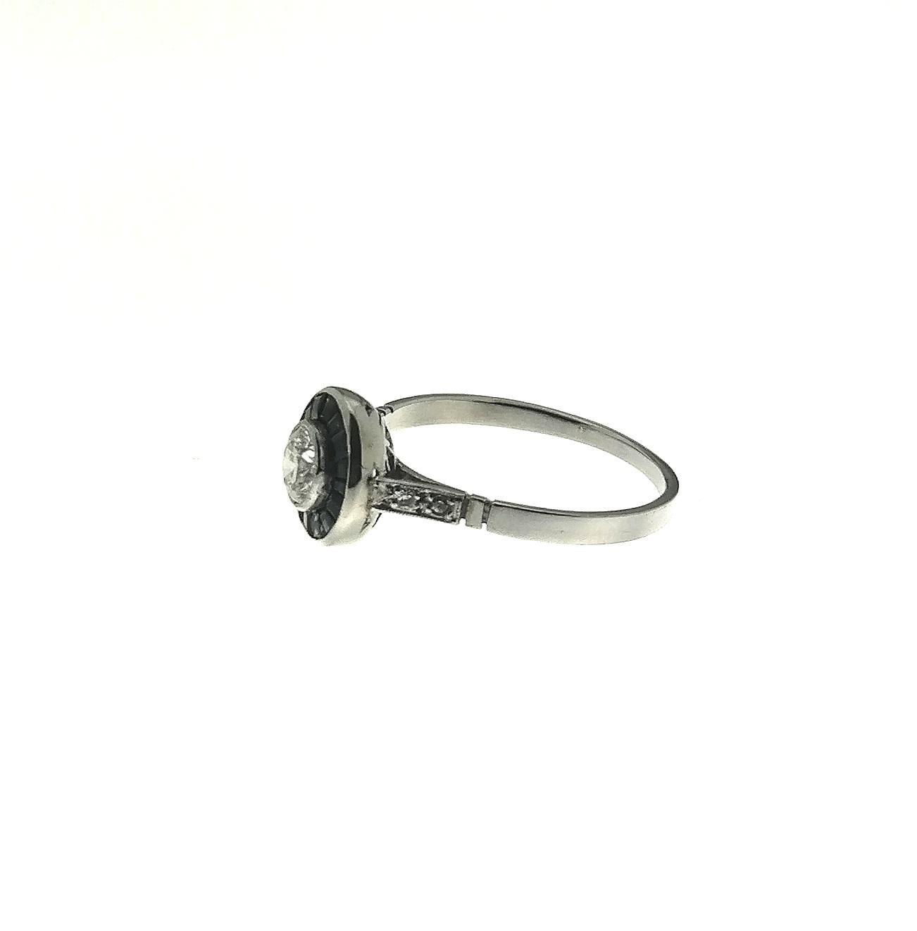 Round Cut Art Deco Carré Sapphires and 0.45 Diamond Platinum Ring For Sale