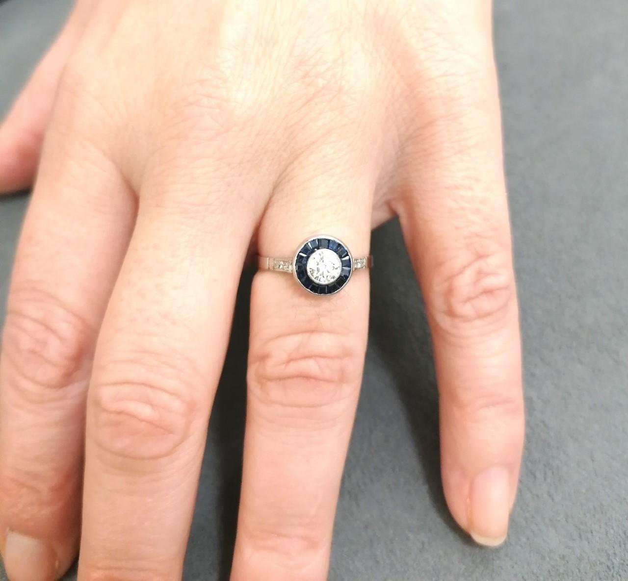 Women's Art Deco Carré Sapphires and 0.45 Diamond Platinum Ring For Sale