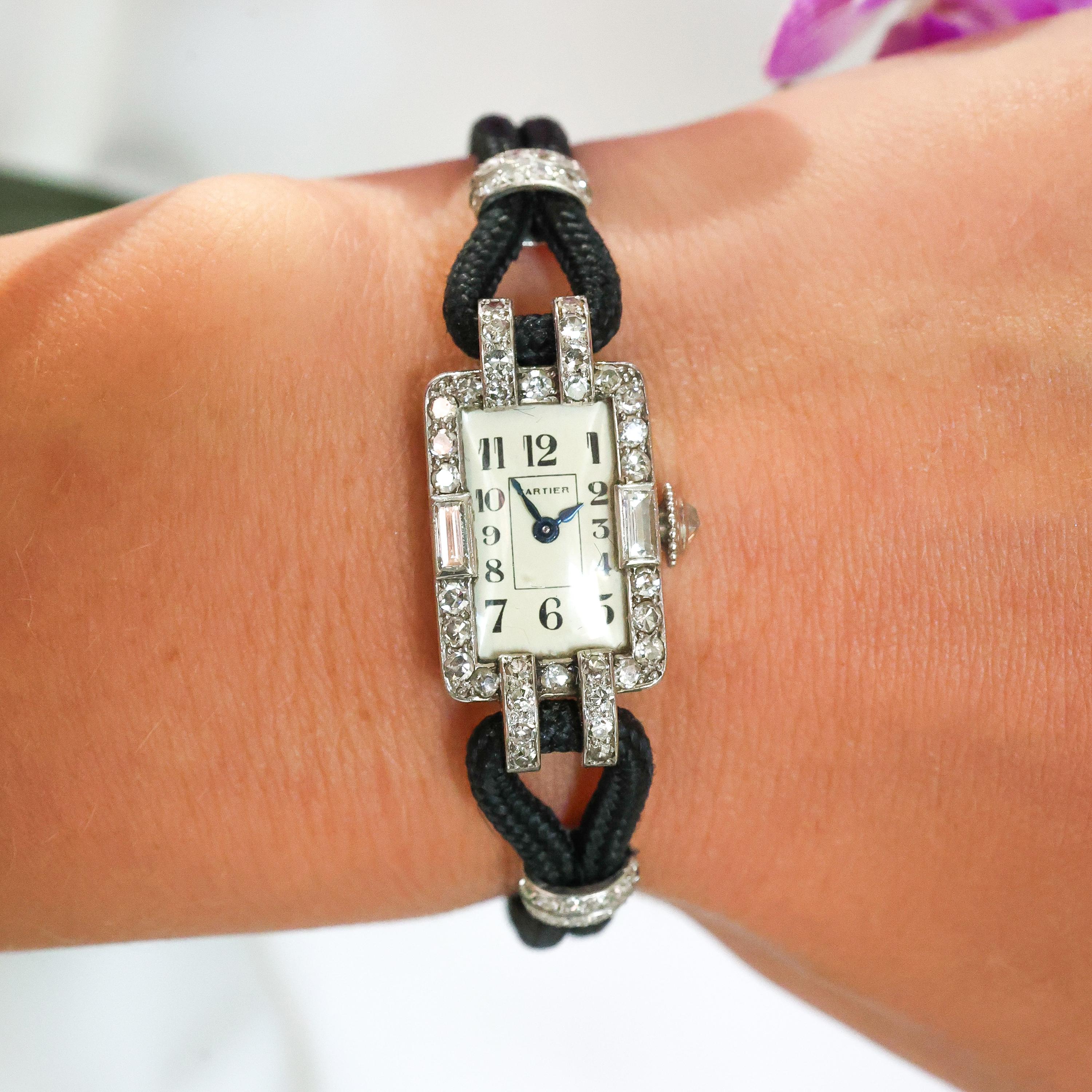 Montre de cocktail Art déco de Cartier en platine et émail, vers 1930 Bon état - En vente à London, GB