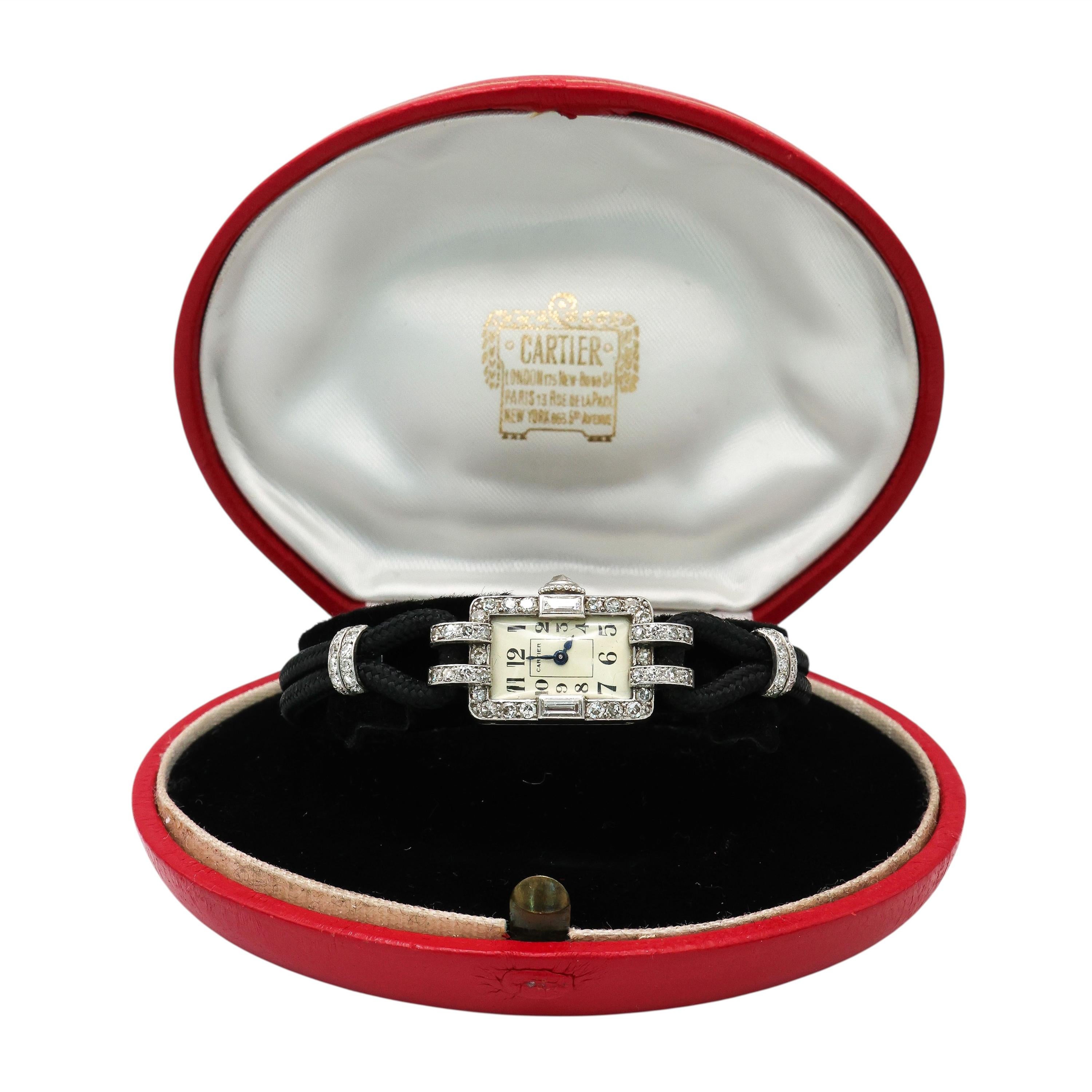 Montre de cocktail Art déco de Cartier en platine et émail, vers 1930 en vente 1