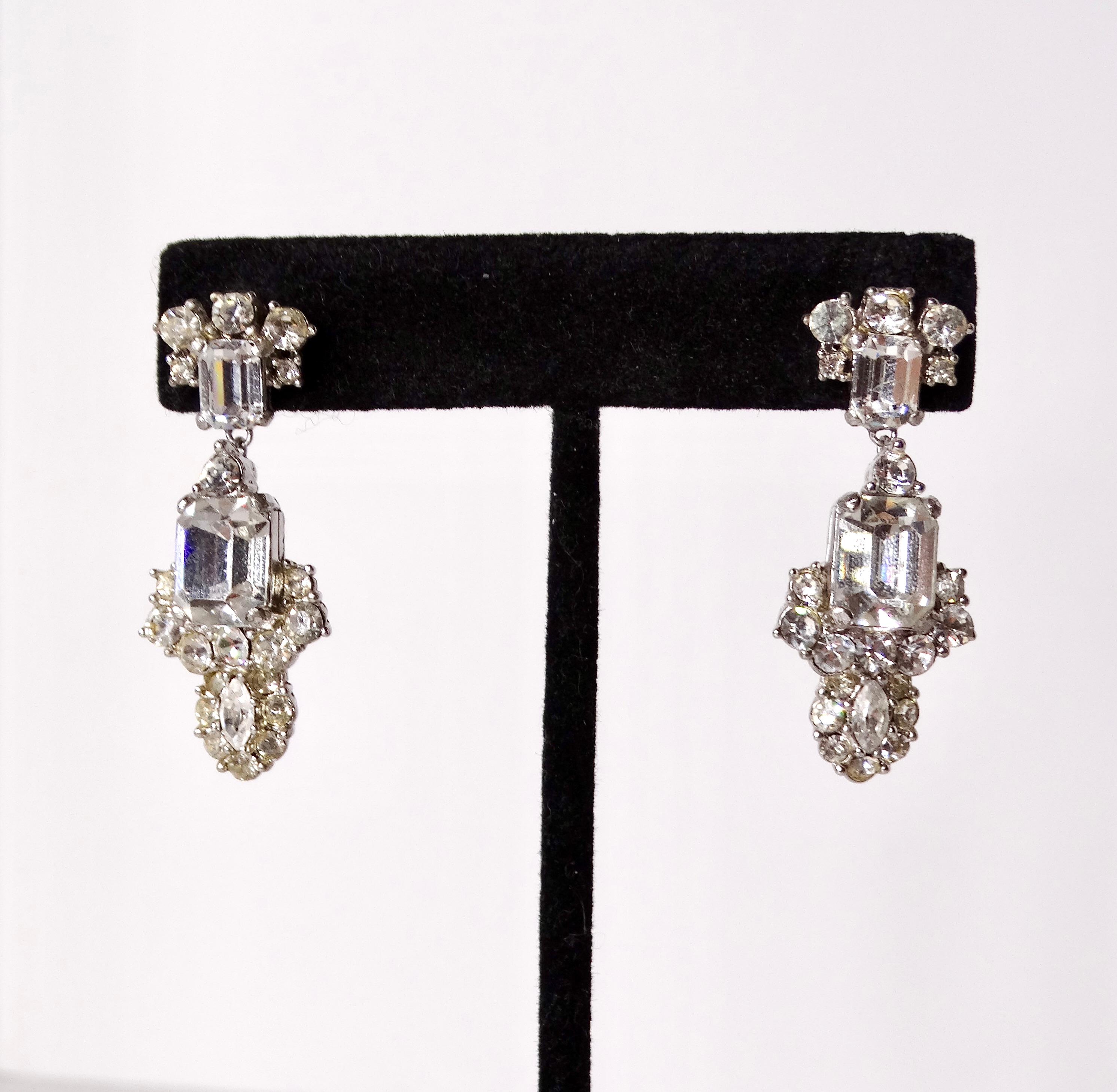 Orecchini pendenti in argento placcato Art Deco Cartier con strass in vendita 1