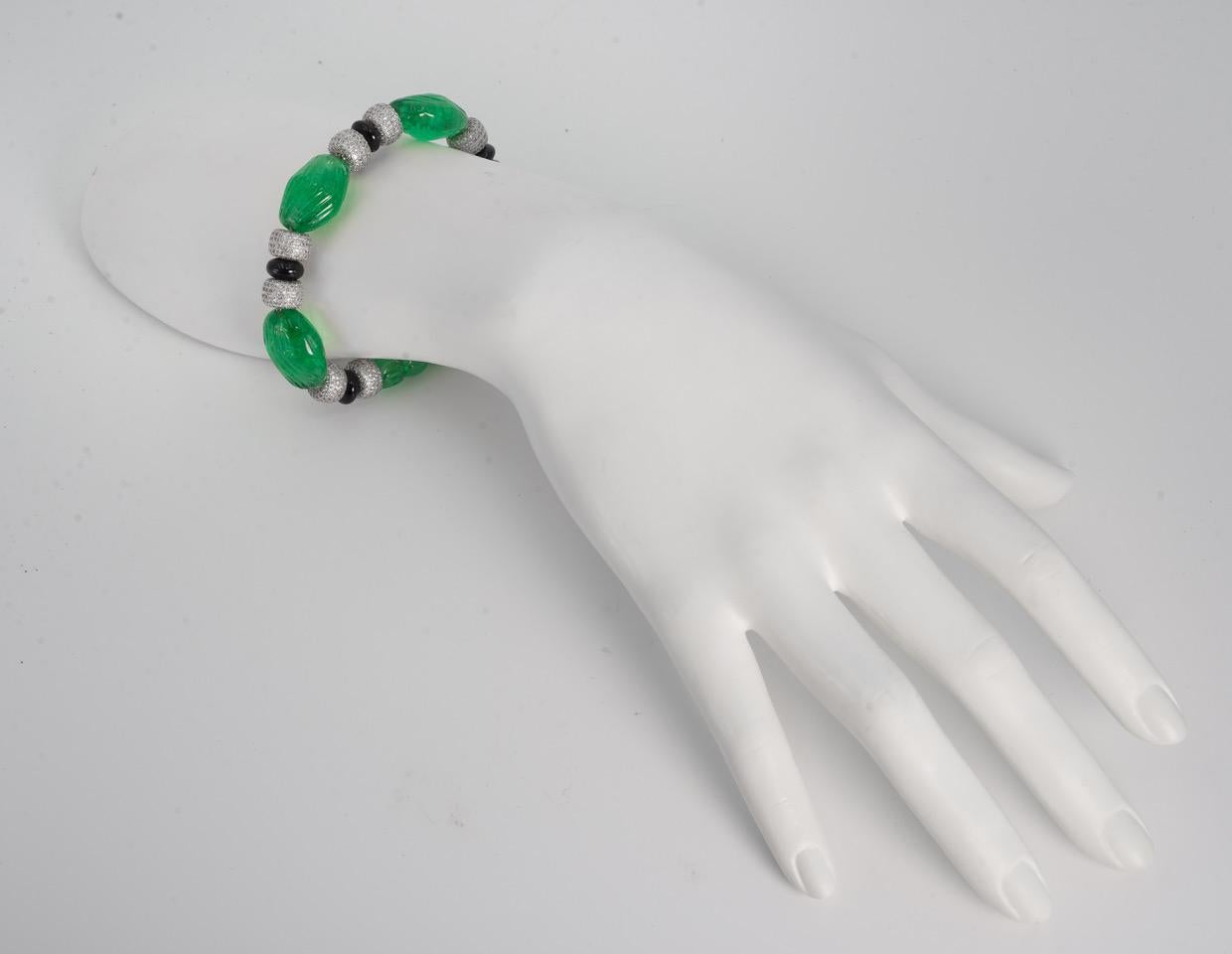 Kostümschmuck Art Deco Cartier Stil Smaragd-Diamant-Schmuck  Armband von Clive Kandel (Smaragdschliff) im Angebot