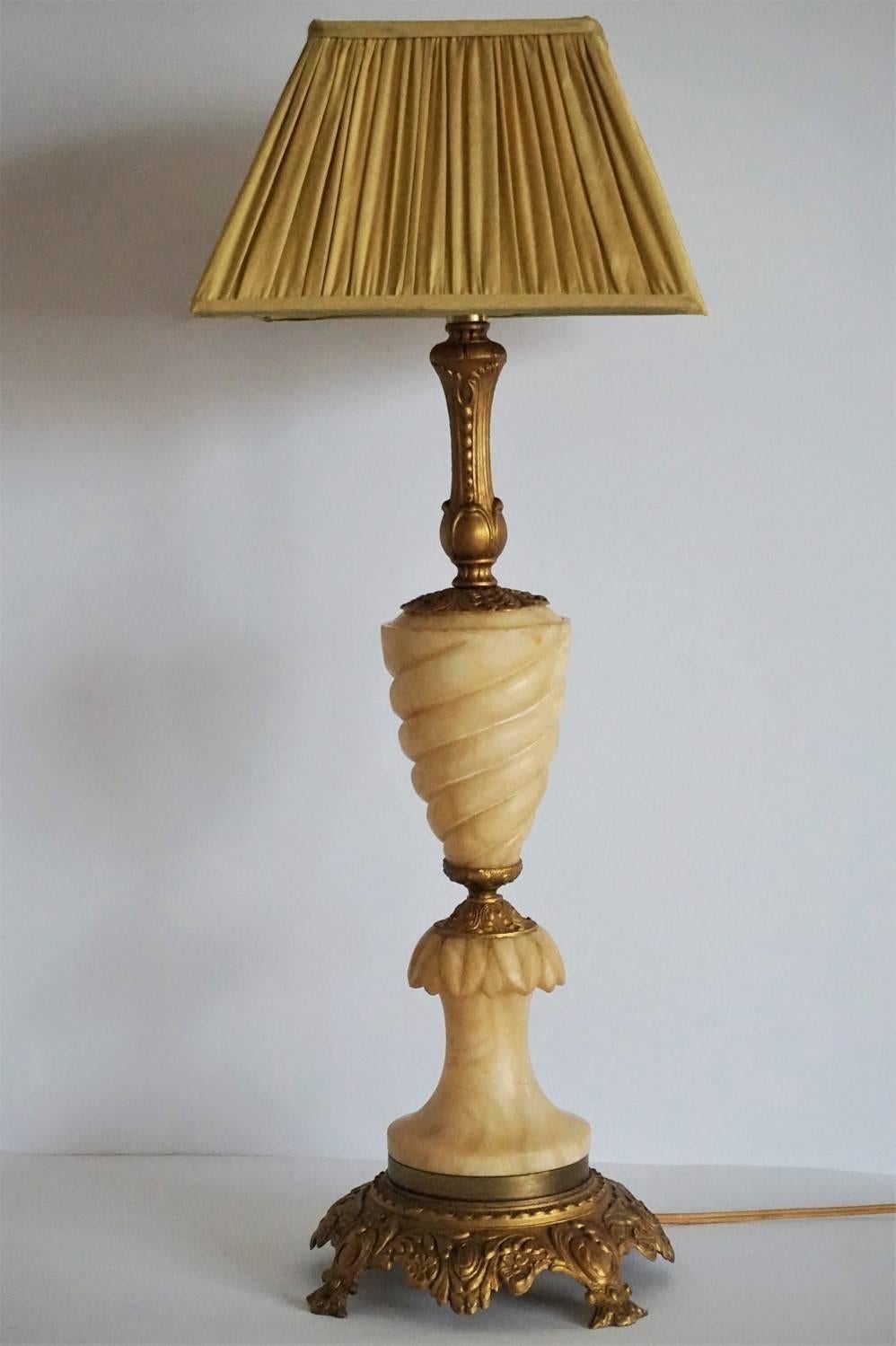 A tall Art Deco carved alabaster and gilt bronze table lamp, large richly decorated base with silk shade, Italy, 1940s.
One large E27 bulb socket
Measures:
Total height 26.75 inches (68cm)
Height without shade 22.75 inches (58cm)
Width 10
