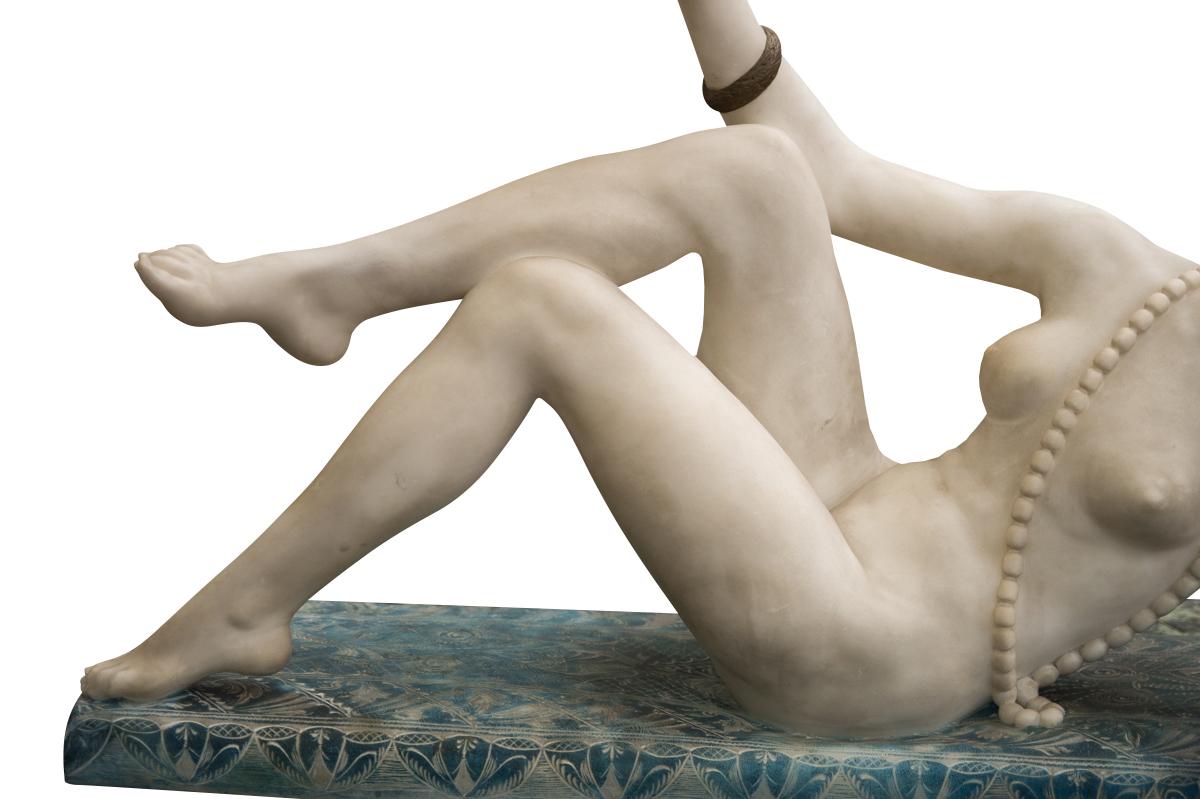 Art Nouveau Figura di donna nuda in posa in alabastro Art Carved, 1920 circa in vendita