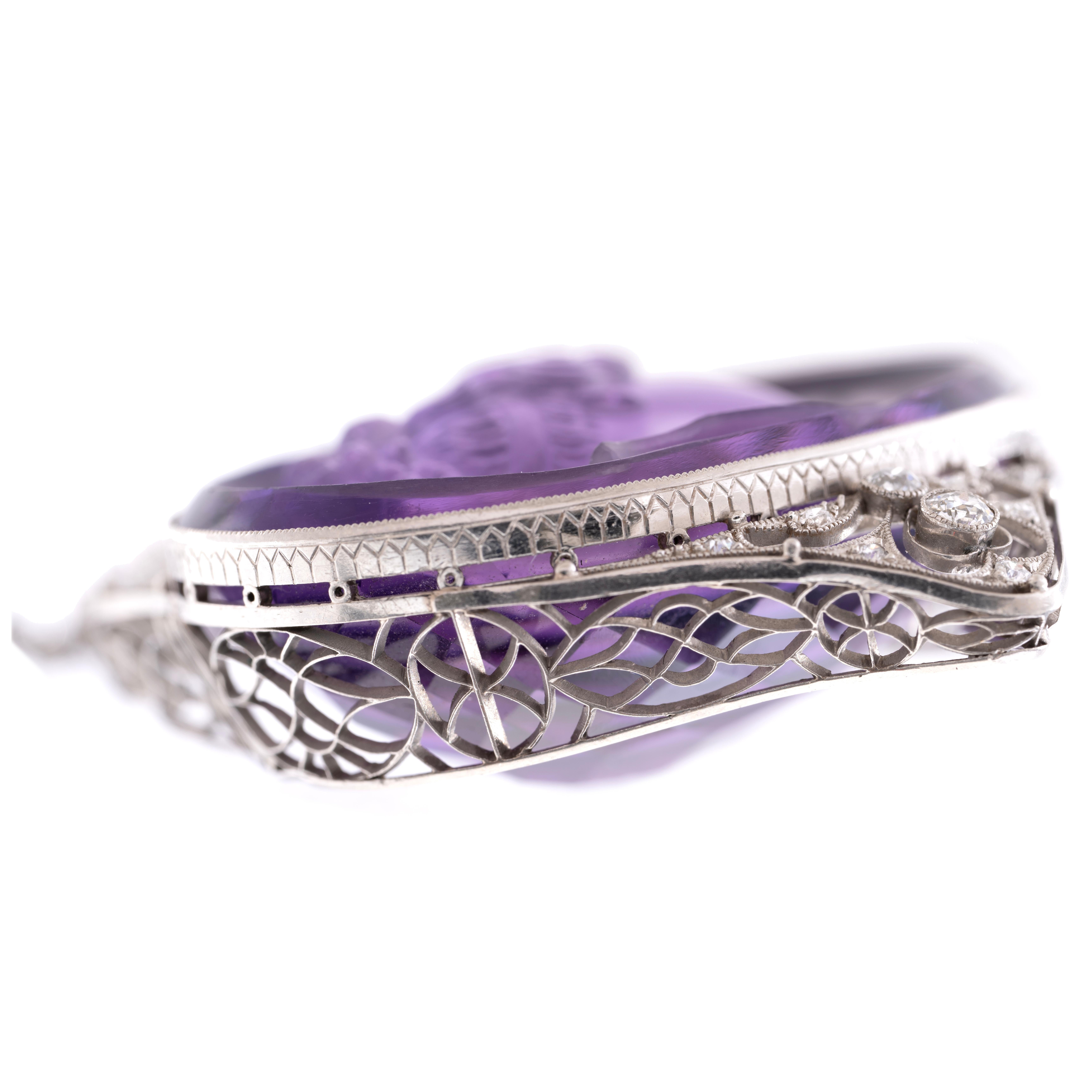 Taglio rotondo Collana Art Carved con ametista e diamanti in platino Circa 1930 in vendita