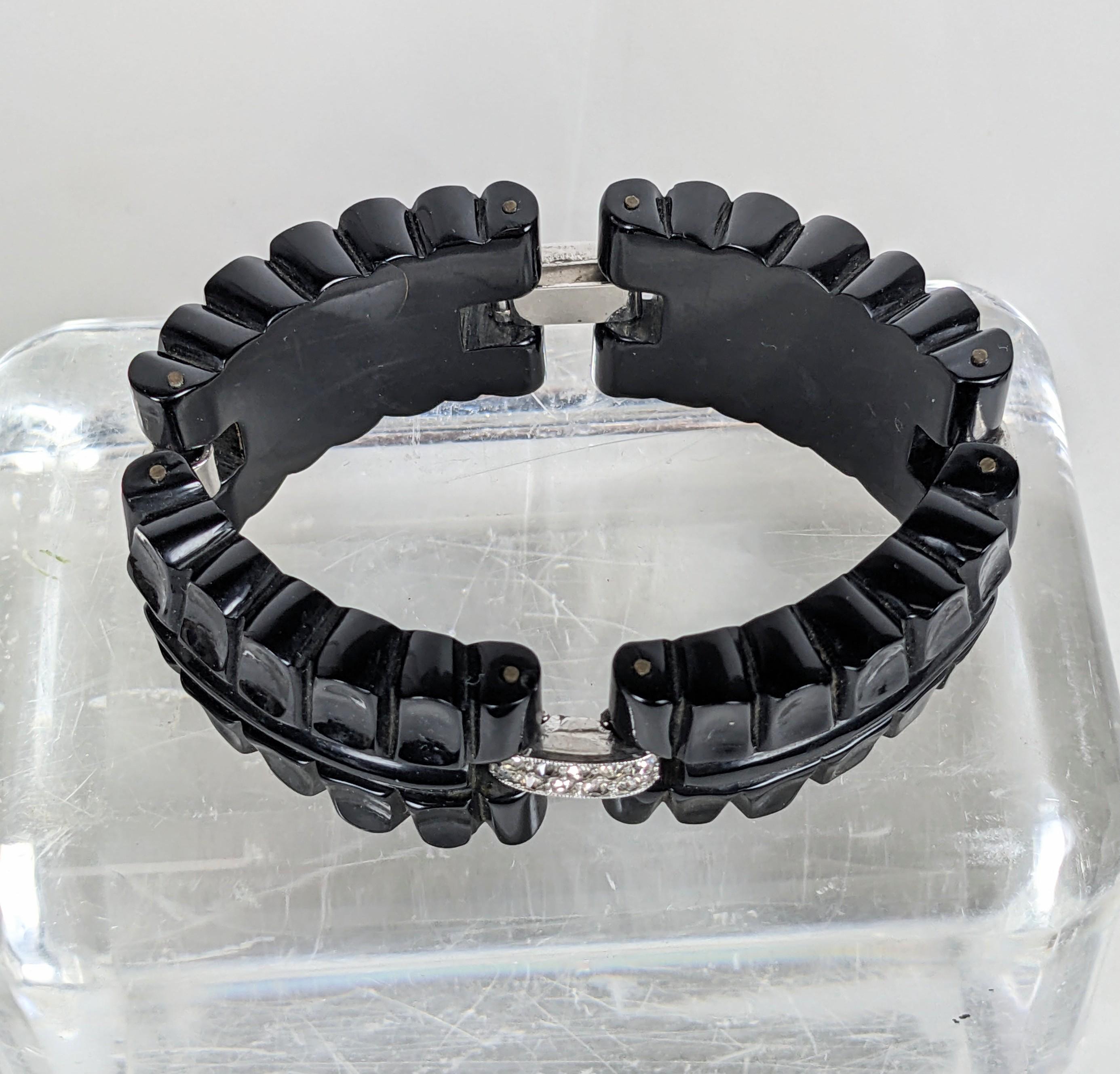 Art Deco Carved Bakelite and Pave Link Bracelet in vendita 1