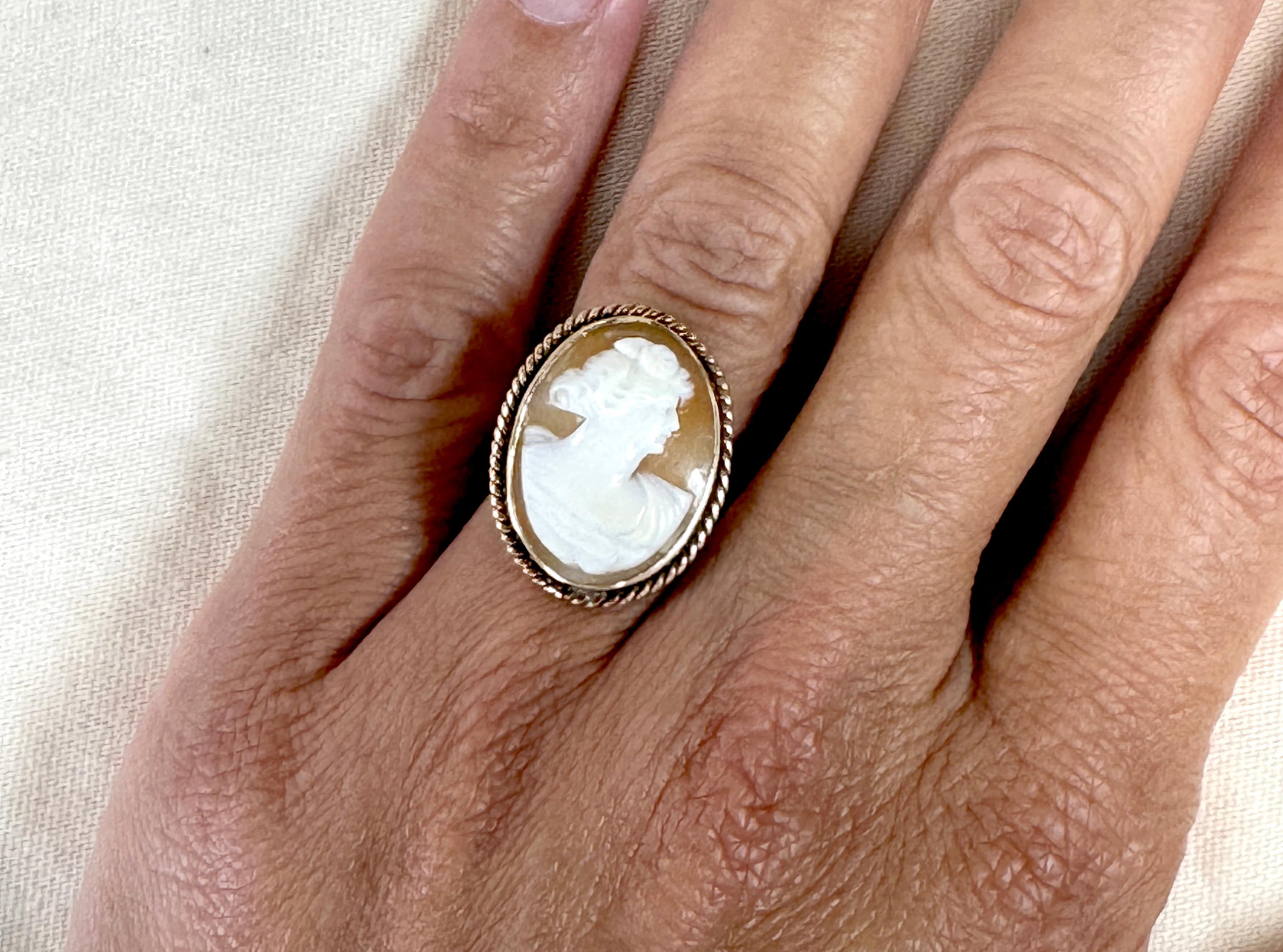 Art Deco Carved Cameo Cocktail Ring Antique Vintage Original 1930's 14K Gold For Sale 3