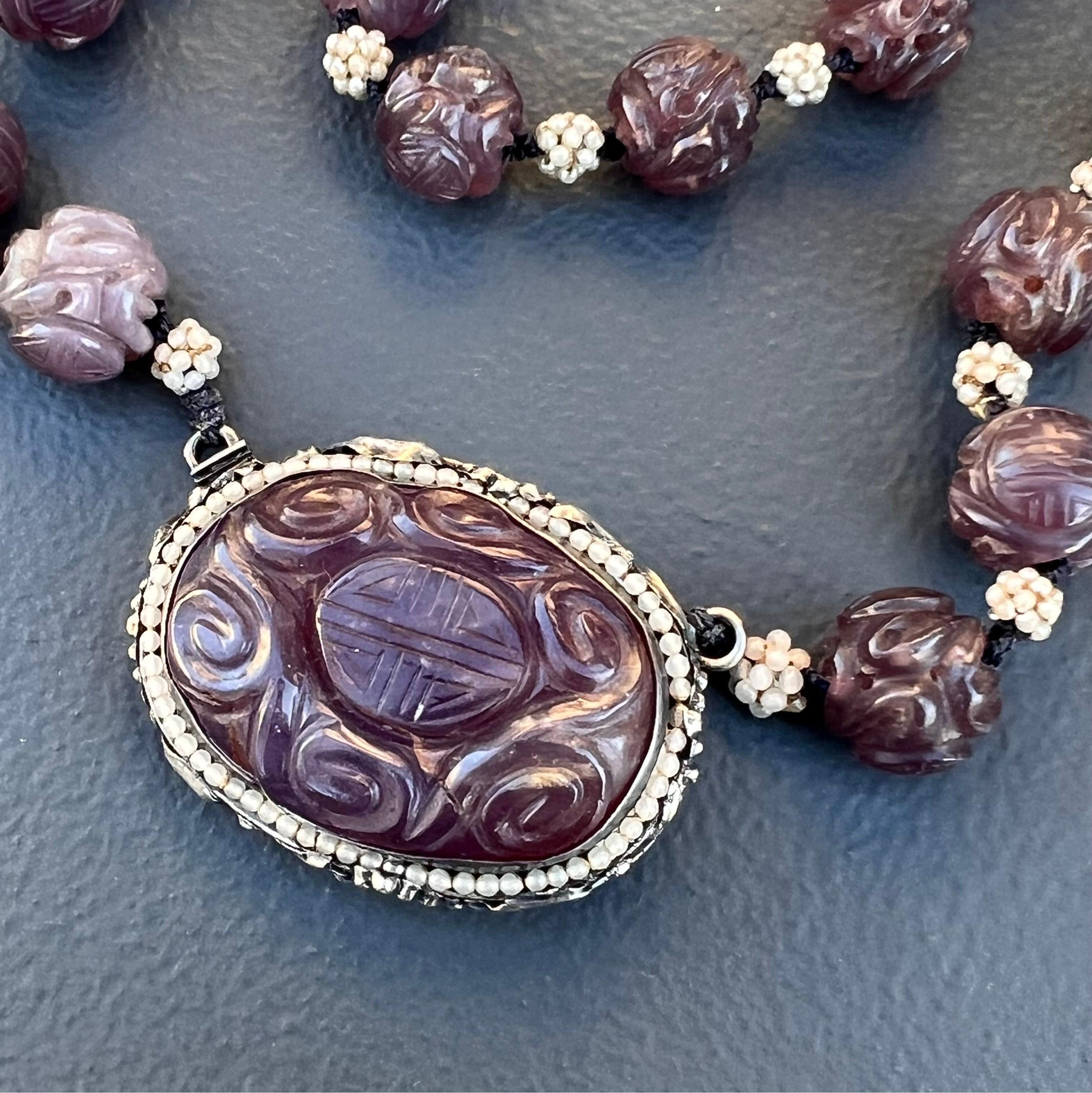 Art Deco Carved Chinese Amethyst Beaded Choker Necklace In Good Condition For Sale In Plainsboro, NJ