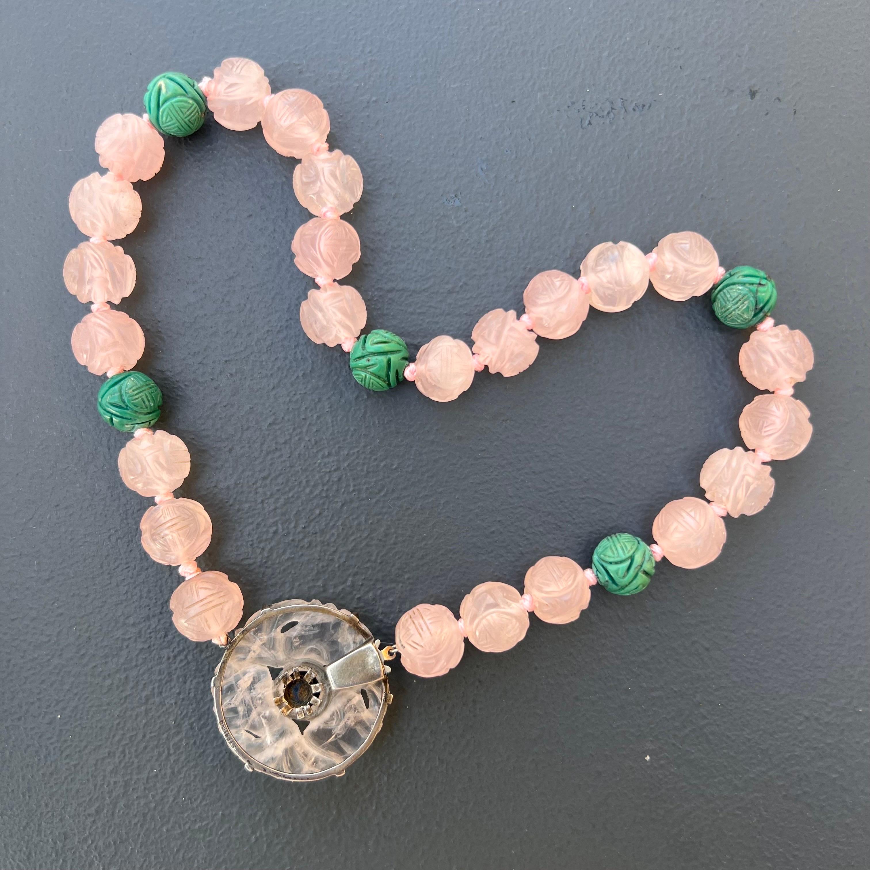 Geschnitzter chinesischer Rosenquarz-Türkis im Art déco-Stil  Perlenhalsband Halskette im Zustand „Gut“ im Angebot in Plainsboro, NJ