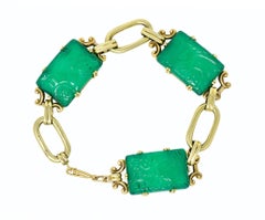 Art Deco Carved Chrysoprase 14 Karat Gold Link Bracelet, circa 1930