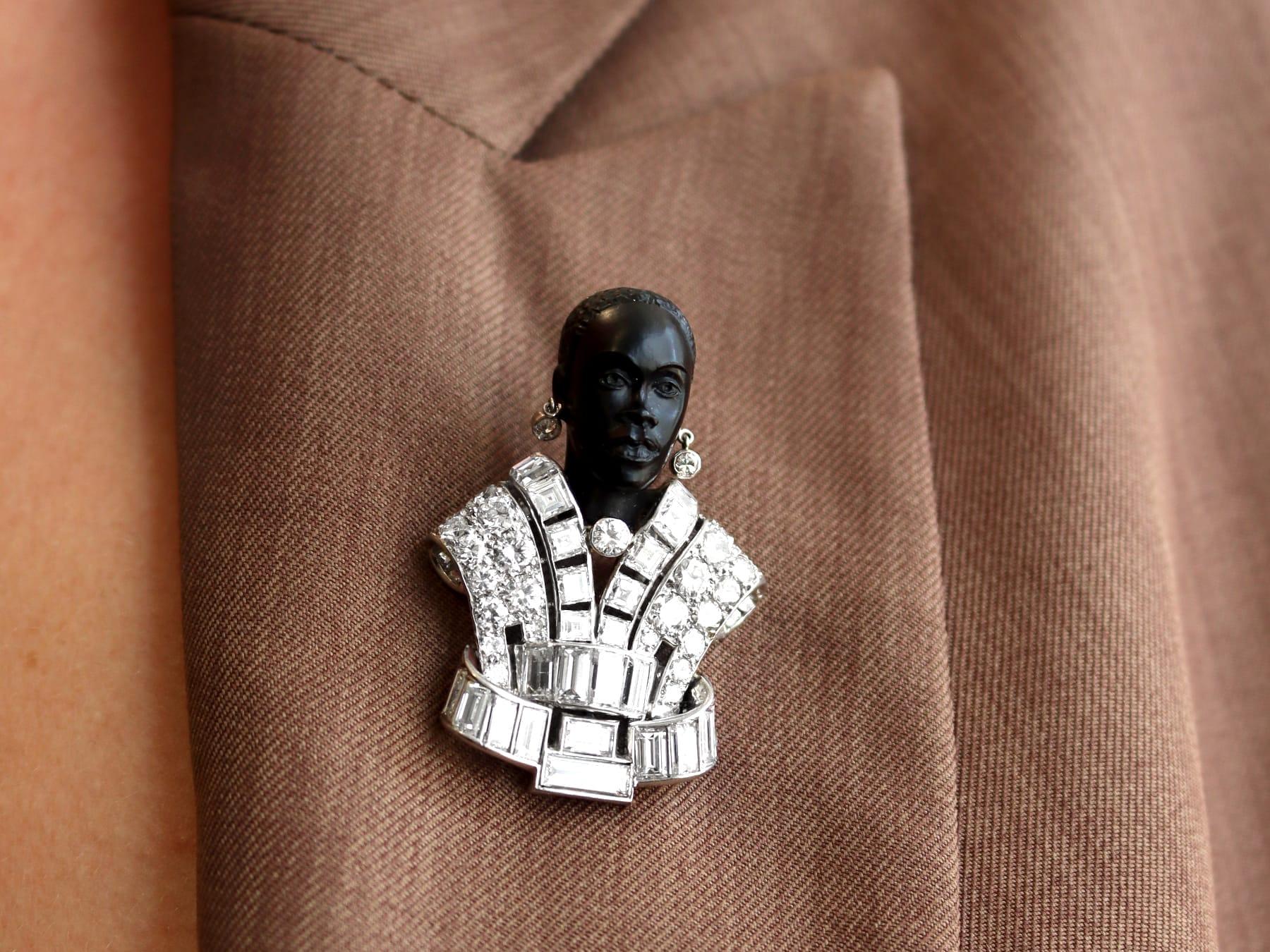 Femenino o masculino Art Decó Broches de cuarzo teñido tallado 23,06 quilates de diamantes paladio Circa 1925 en venta