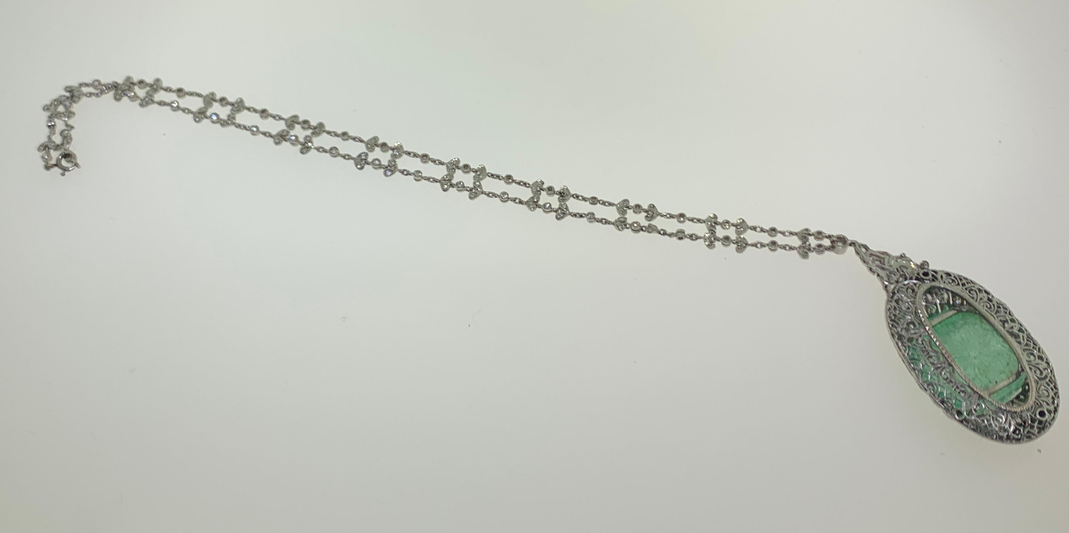 Art-Déco-Halskette mit geschnitztem Smaragd und Diamanten im Angebot 2