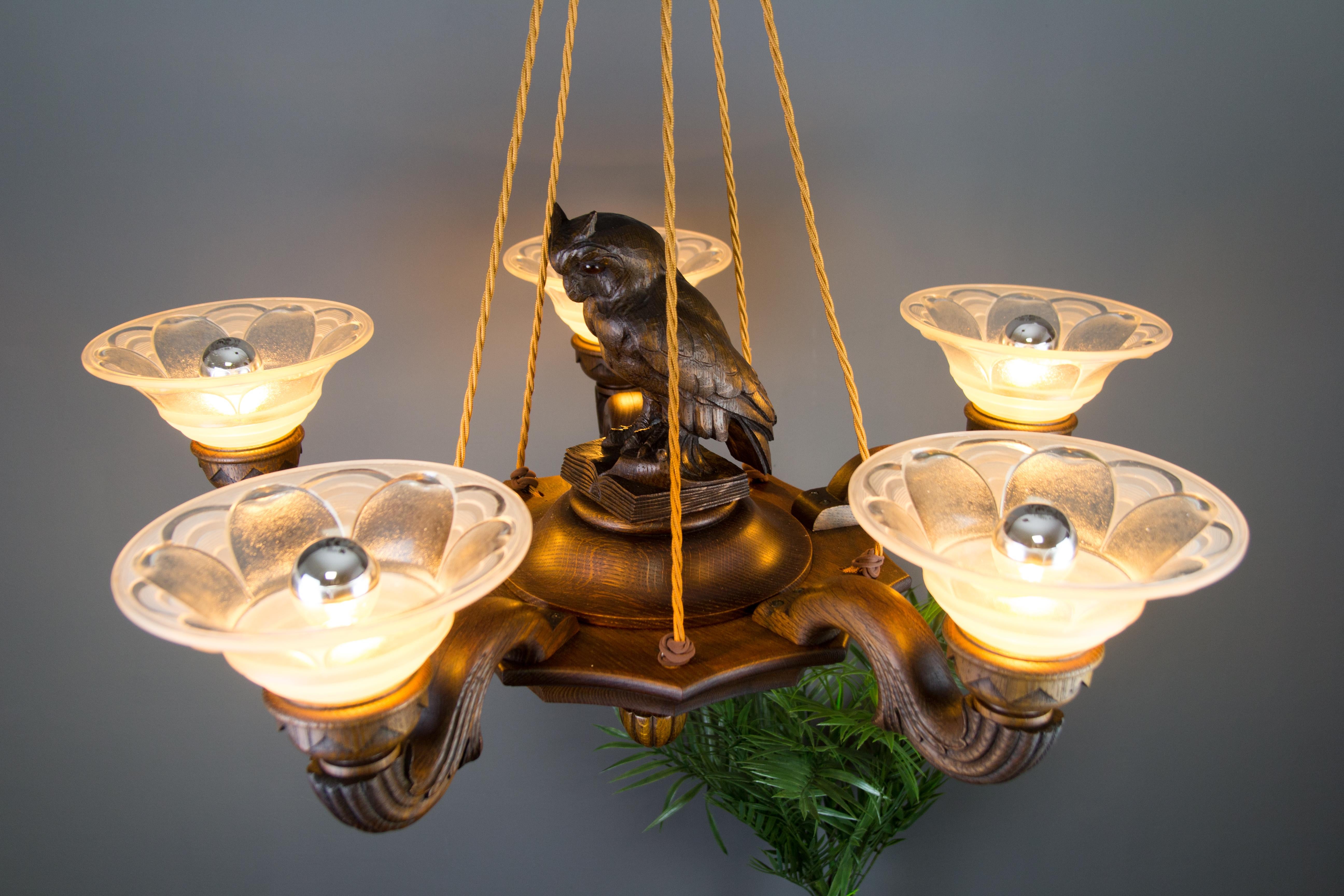 Art Deco Carved Five-Light Chandelier with Owl Figure and Glass by Ezan, 1920s 5