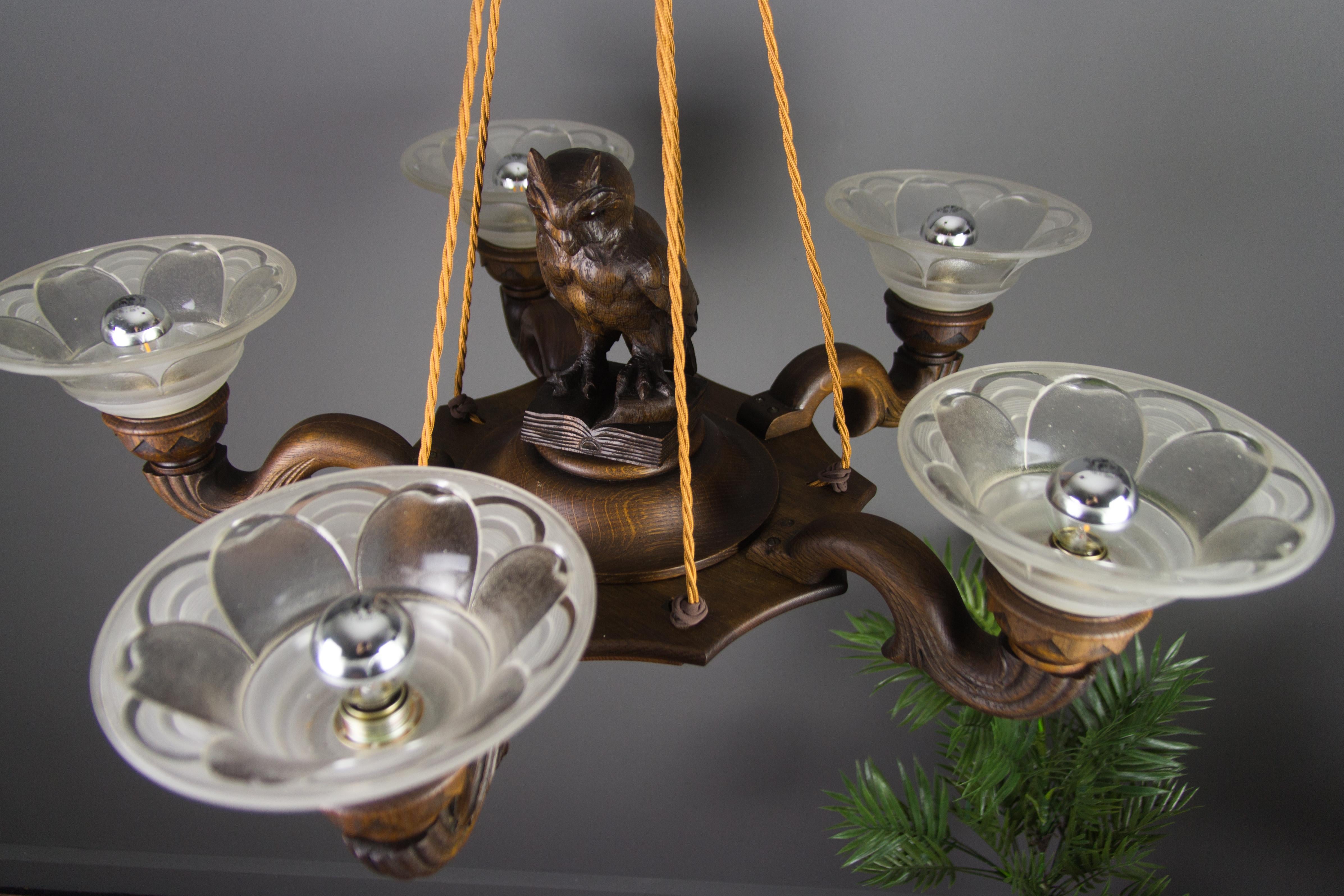 Art Deco Carved Five-Light Chandelier with Owl Figure and Glass by Ezan, 1920s 6