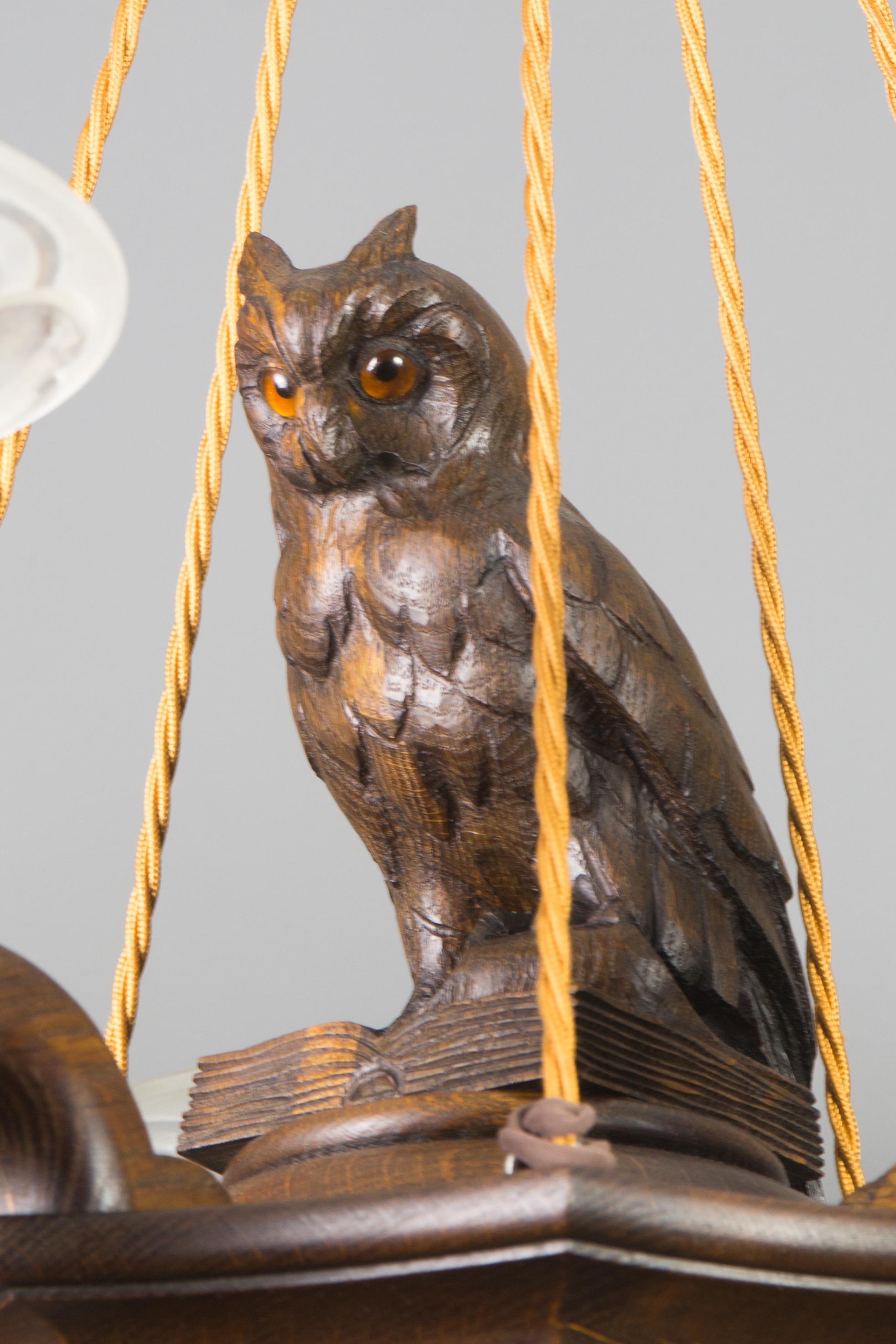 Early 20th Century Art Deco Carved Five-Light Chandelier with Owl Figure and Glass by Ezan, 1920s