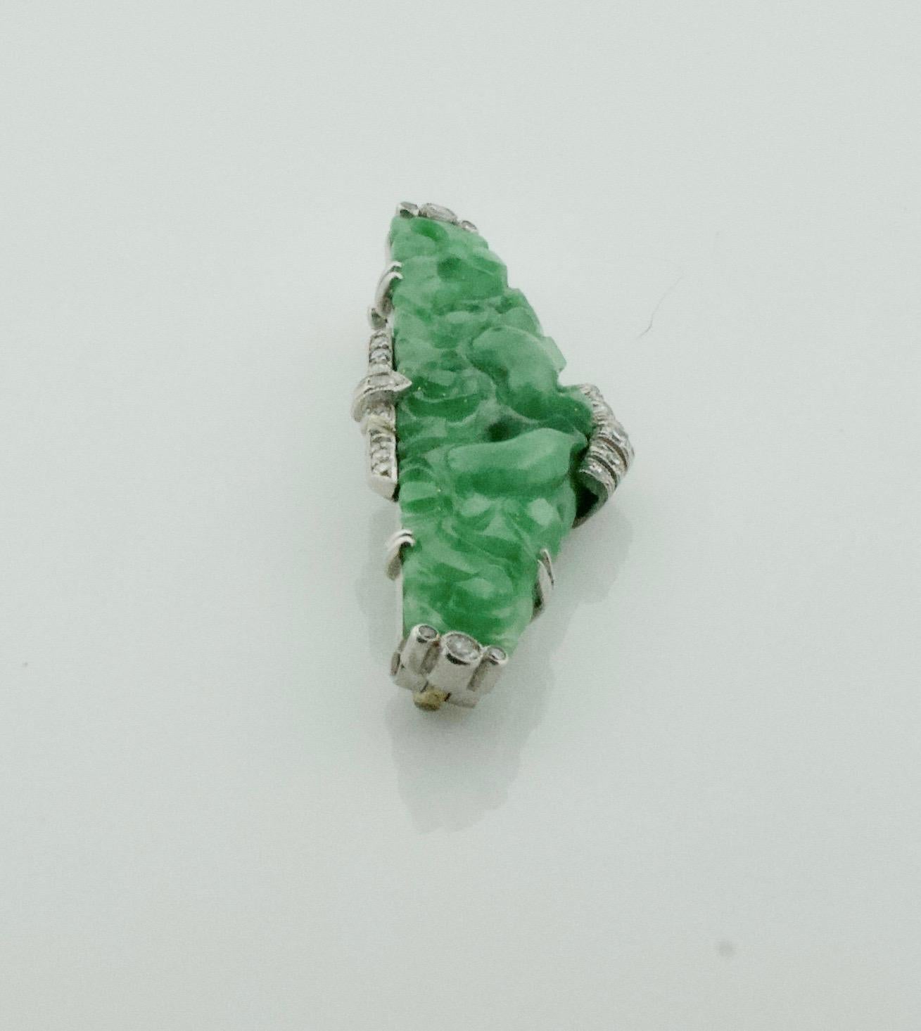 Art Deco Carved Jade and Diamond Brooch in Platinum, circa 1920s In Excellent Condition In Wailea, HI