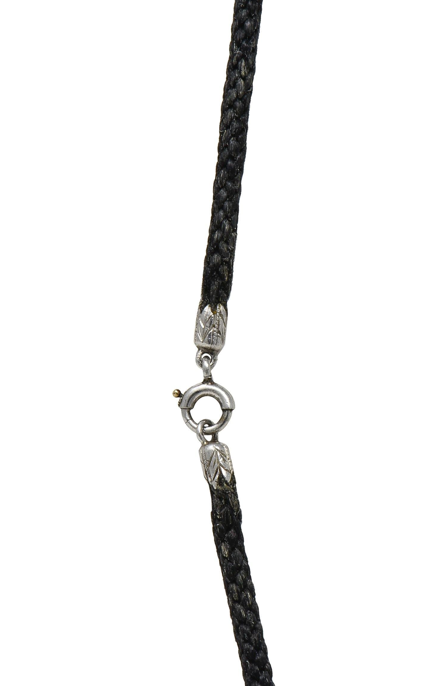 Art Carved Collana con ciondolo a slitta in giada e diamanti in platino antico in vendita 3