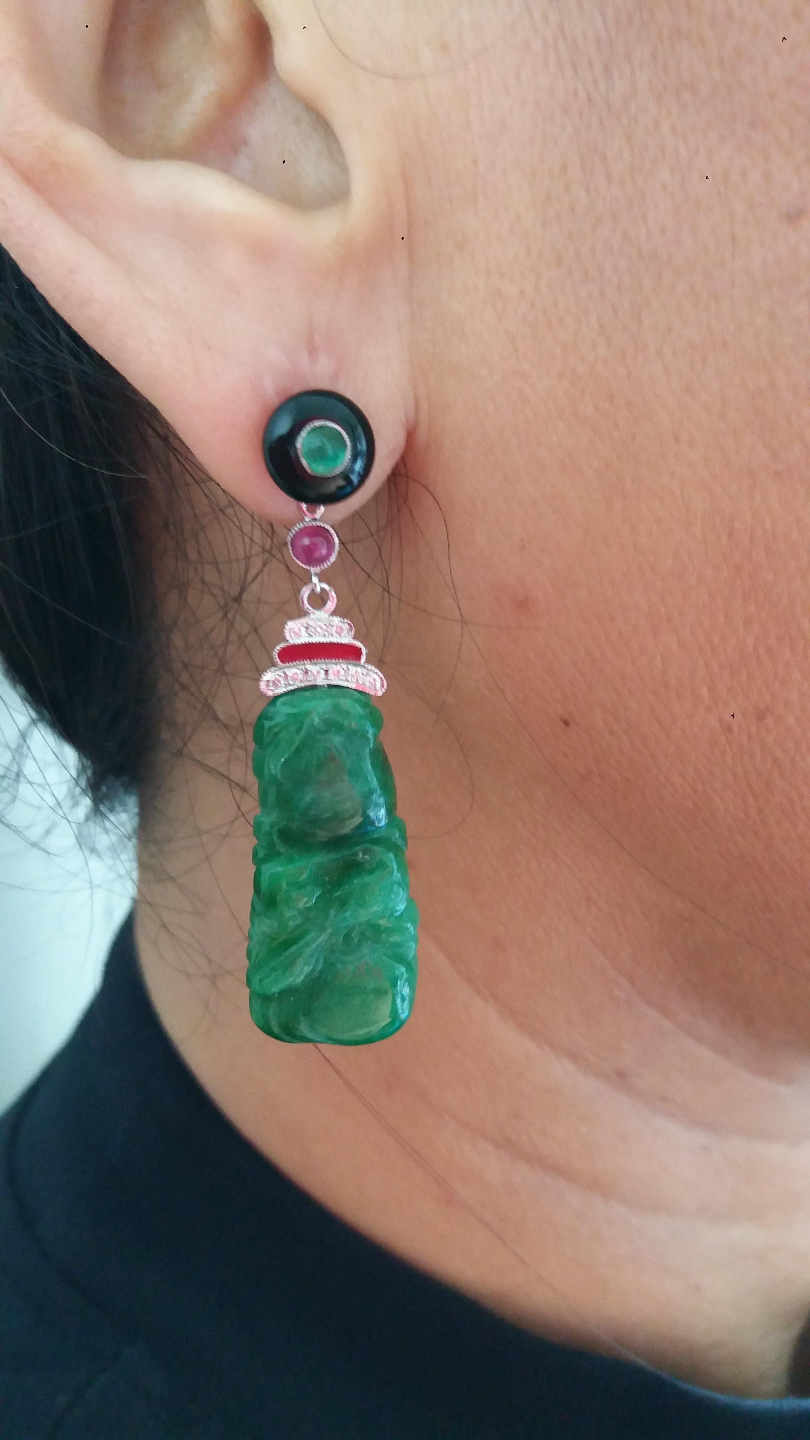 Tops are round black onix buttons with emeralds cabs in the center,middle parts in white gold, 18 round full cut diamonds,small round rubies,2 carved Burma Jades
Length 45 mm
Width 14 mm
Weight 11 grams
In 1978 our workshop started in Italy to make