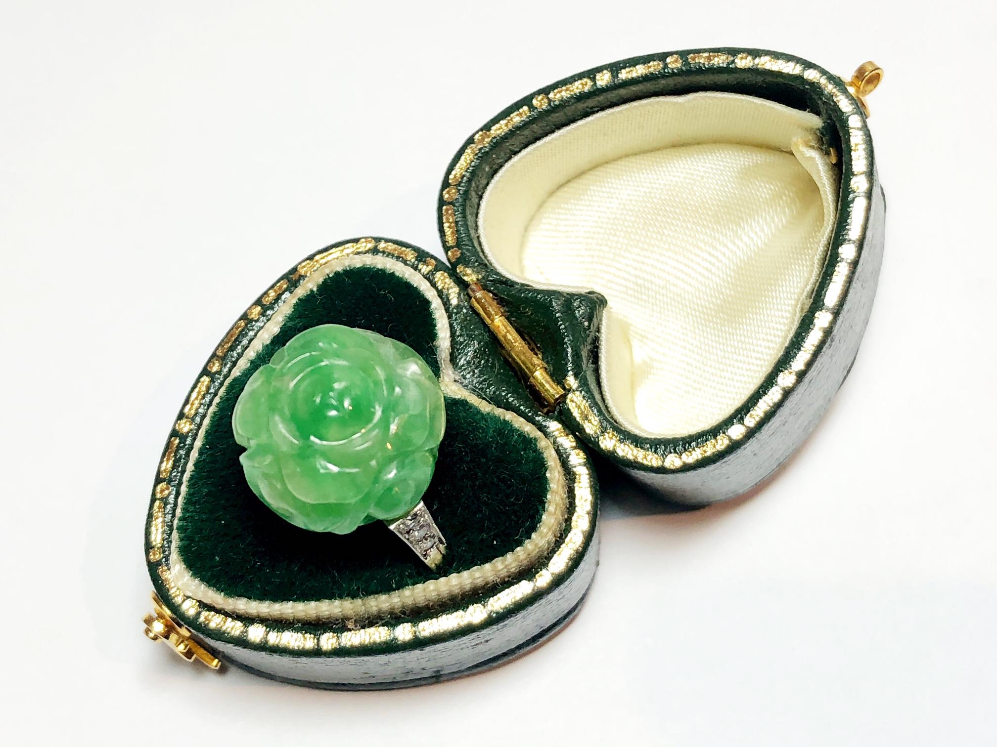 Art Deco Carved Jadeite Jade and Diamond Ring In Good Condition In London, GB