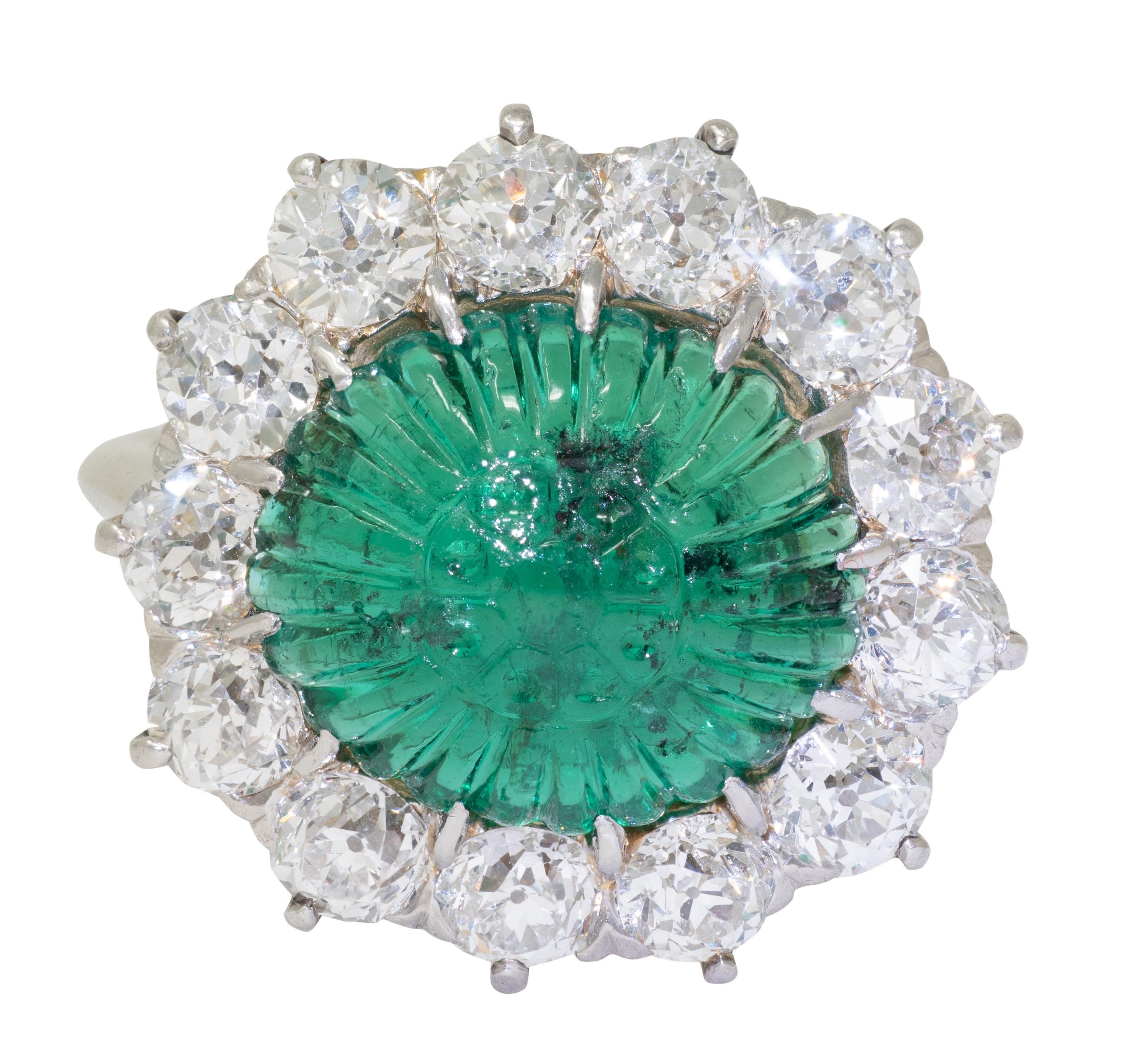 Art Deco Carved Mogul Smaragd Diamant Platin 18K Gold Antiker Halo Ring