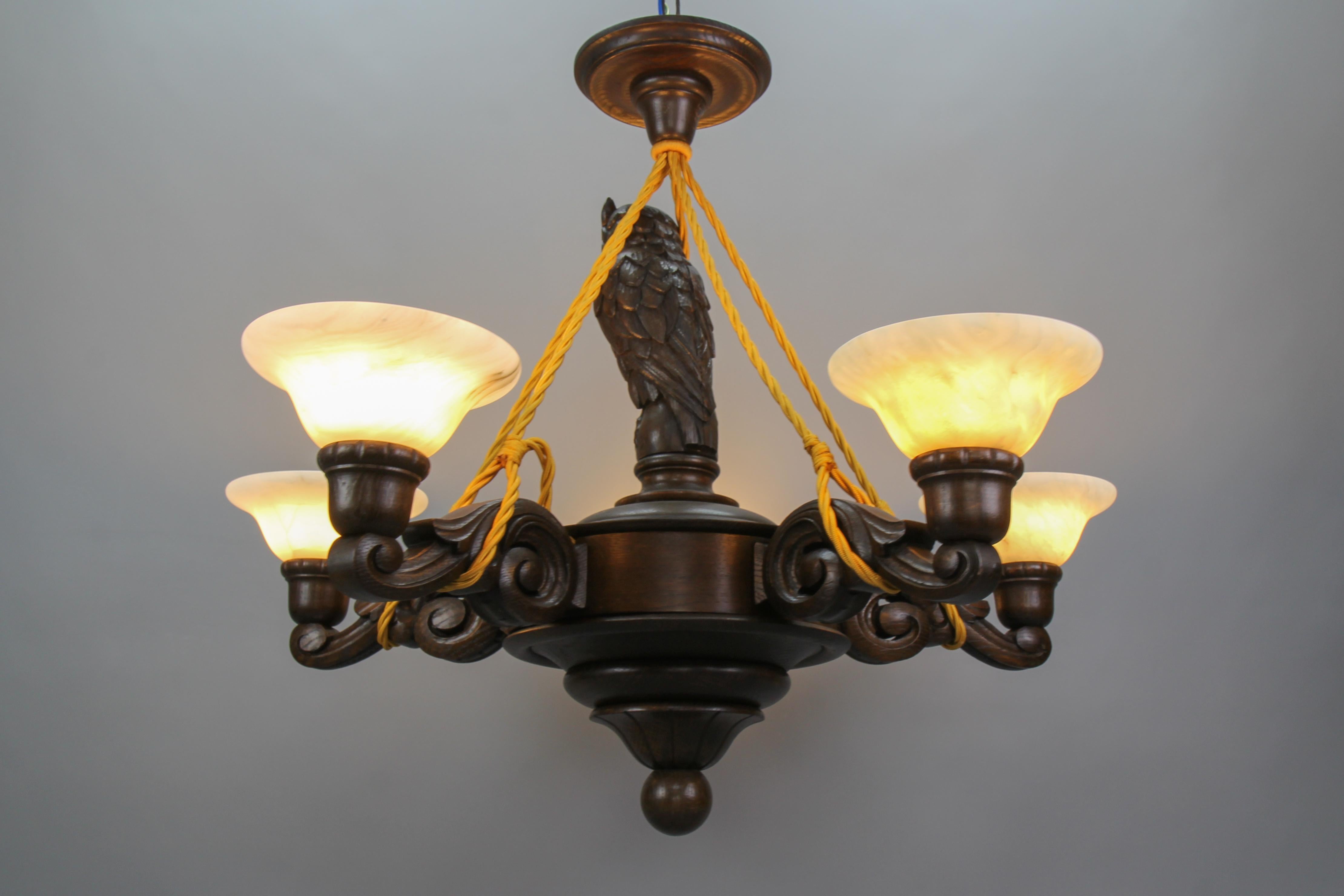 Art Deco Carved Oakwood and Alabaster Five-Light Chandelier with Owl Figure For Sale 3