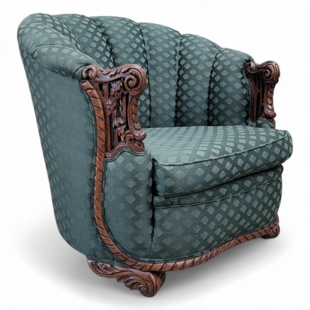Art déco Art Deco - Canapé, chaise longue et ottoman sculptés et ornés à dossier Channel en vente