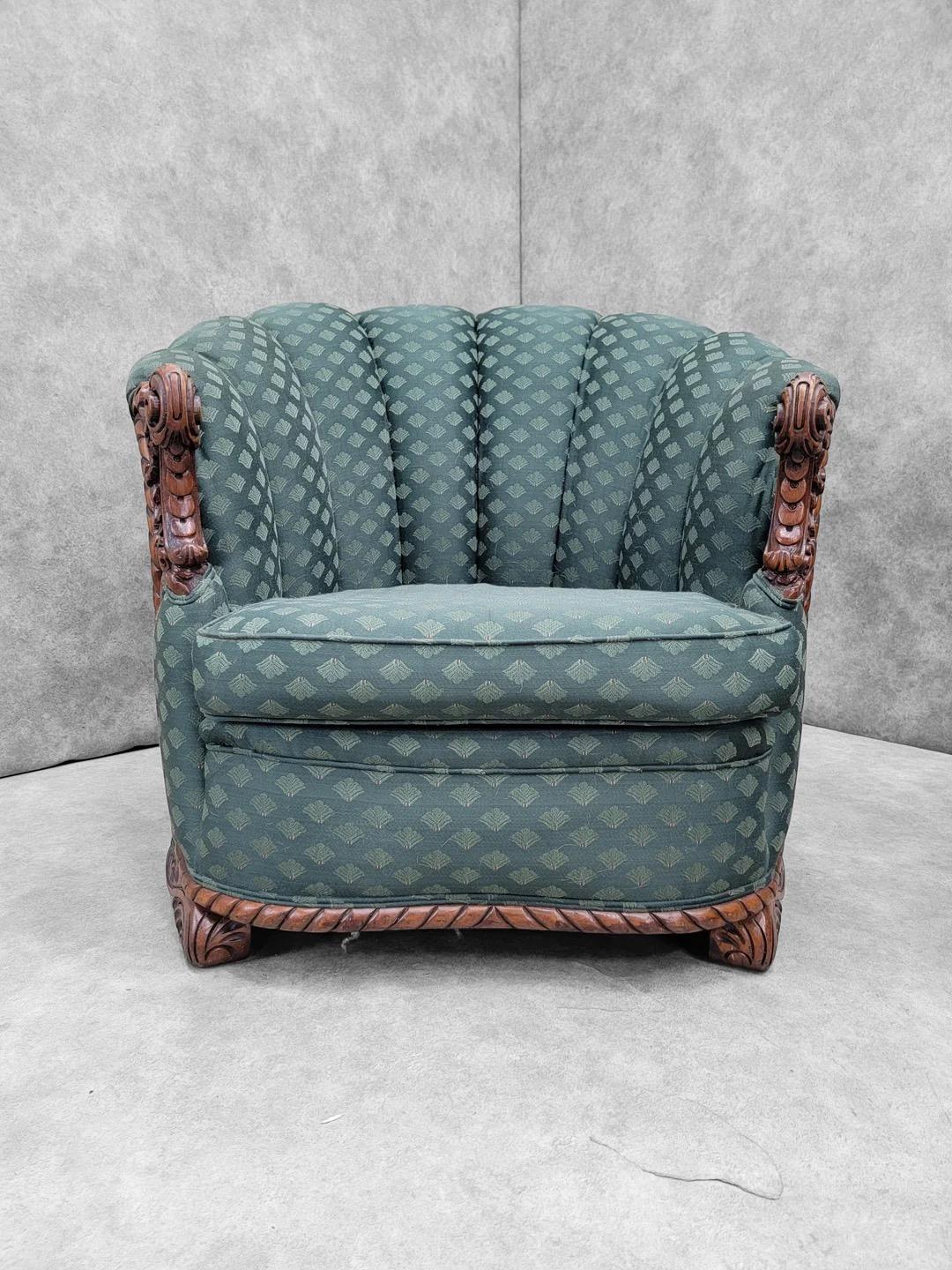 Art Deco - Canapé, chaise longue et ottoman sculptés et ornés à dossier Channel en vente 1