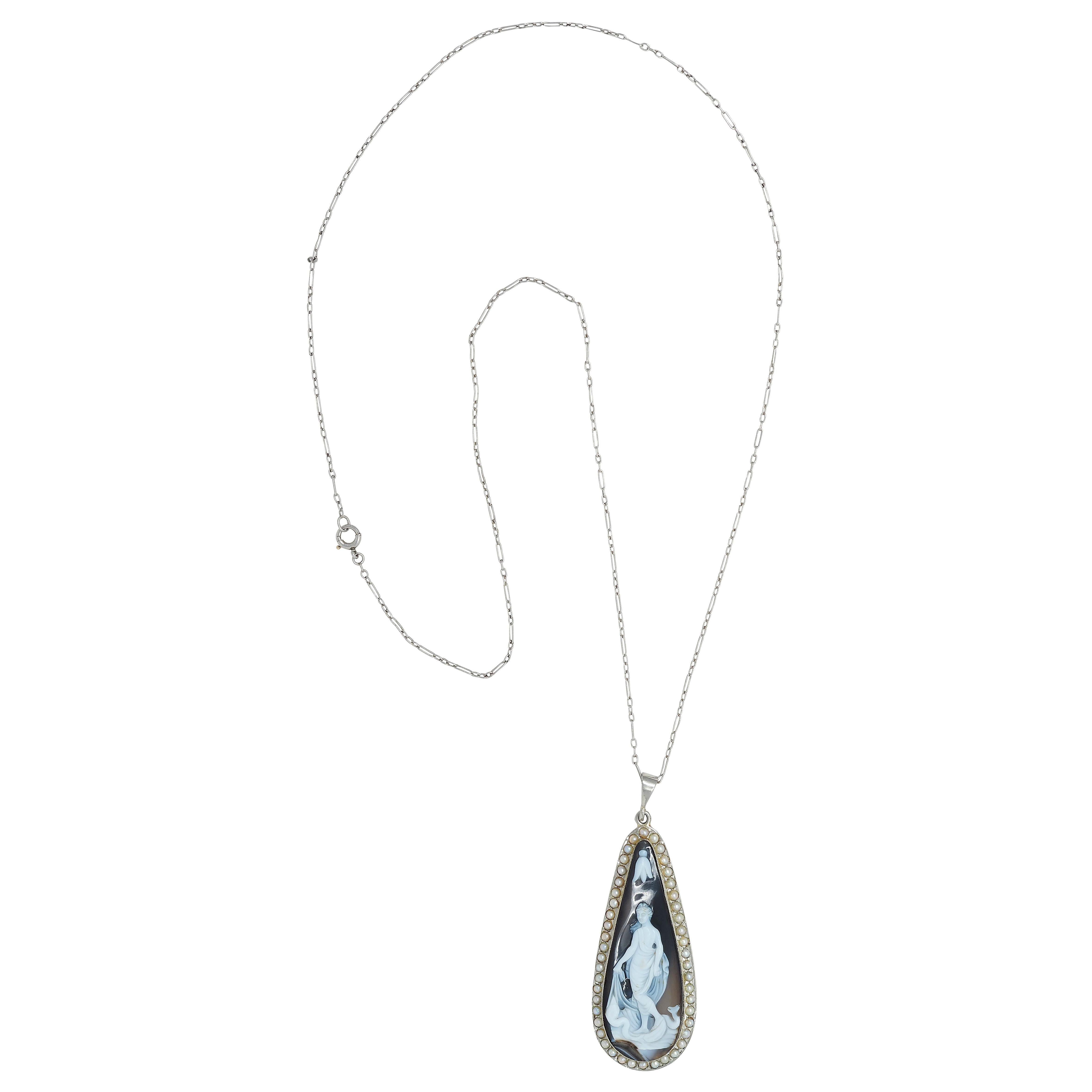 Art Déco Art Carved Collana con perle di sardonice intagliate in oro 14K e platino Vintage Goddess Cameo in vendita