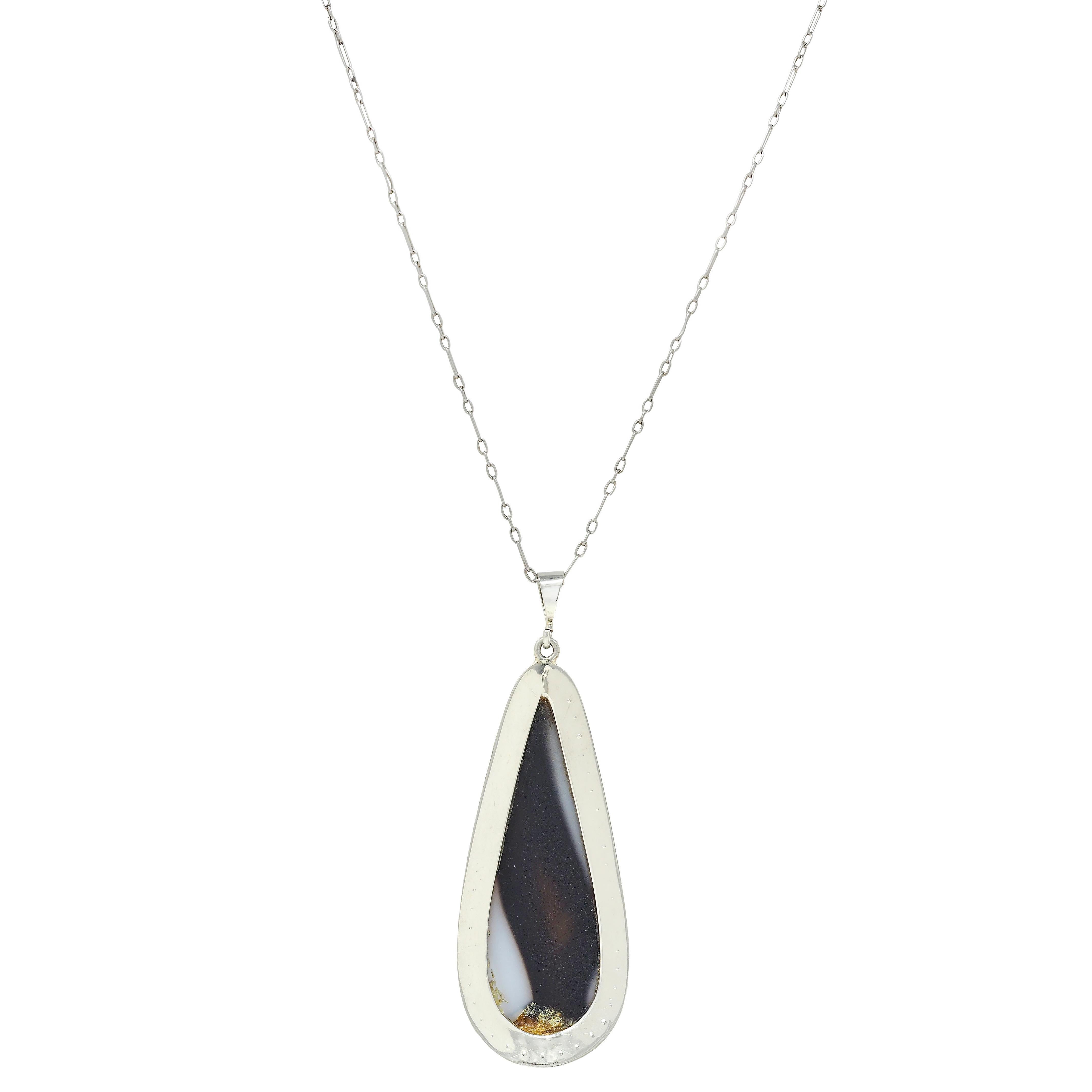 Art Carved Collana con perle di sardonice intagliate in oro 14K e platino Vintage Goddess Cameo In condizioni ottime in vendita a Philadelphia, PA