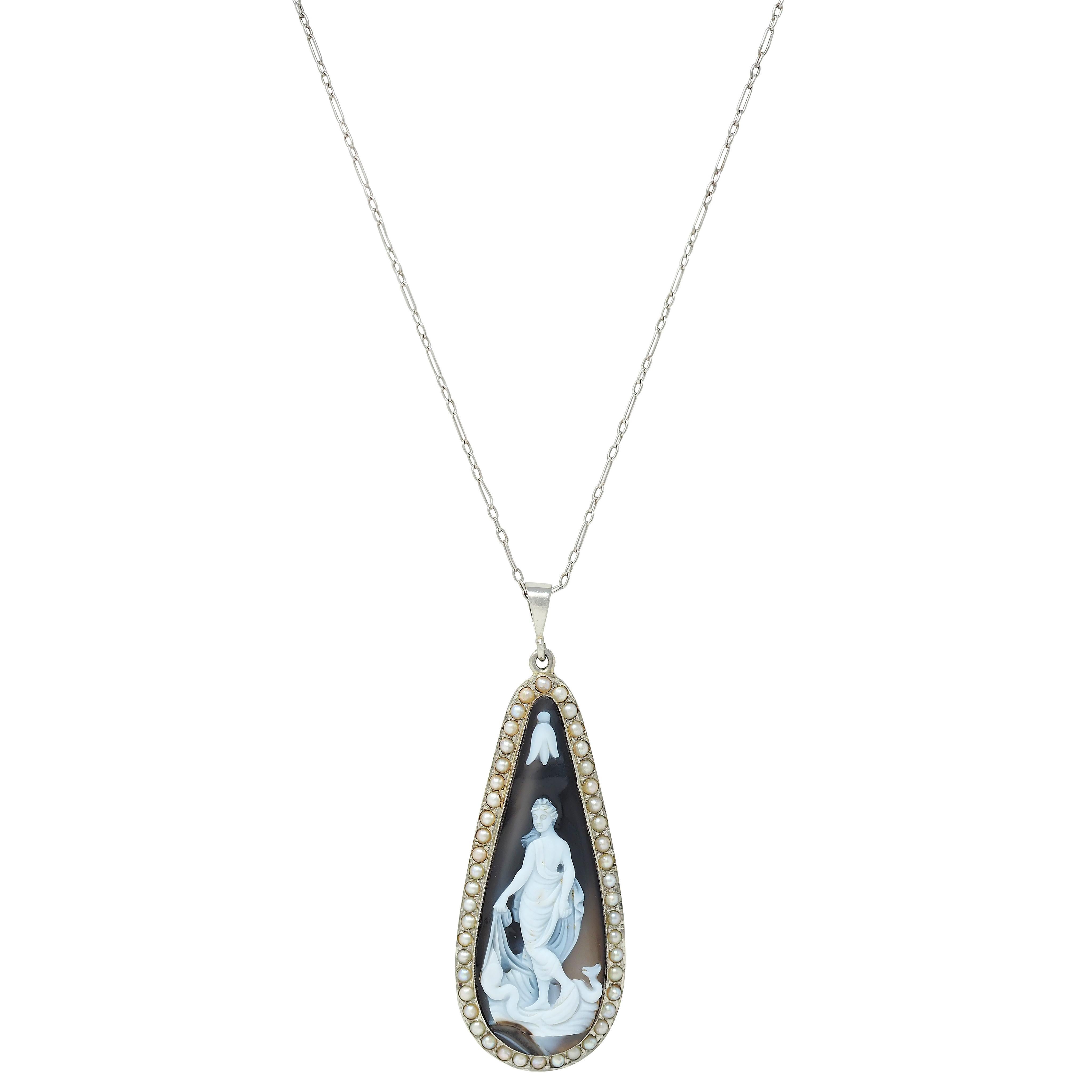 Art Carved Collana con perle di sardonice intagliate in oro 14K e platino Vintage Goddess Cameo in vendita