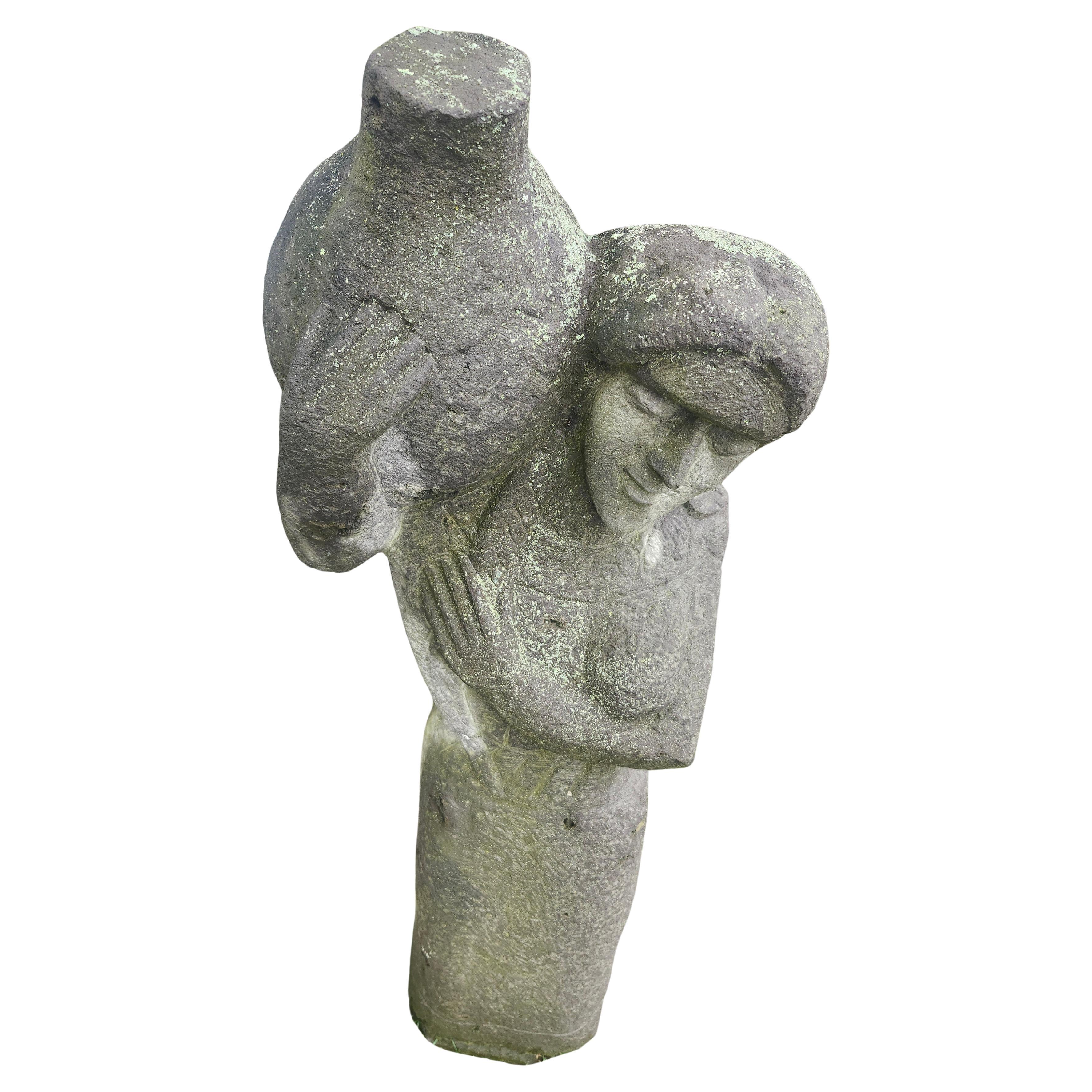 Art déco Art Art Carved Stone Stone Figure of a Woman with an Urn C1930 en vente