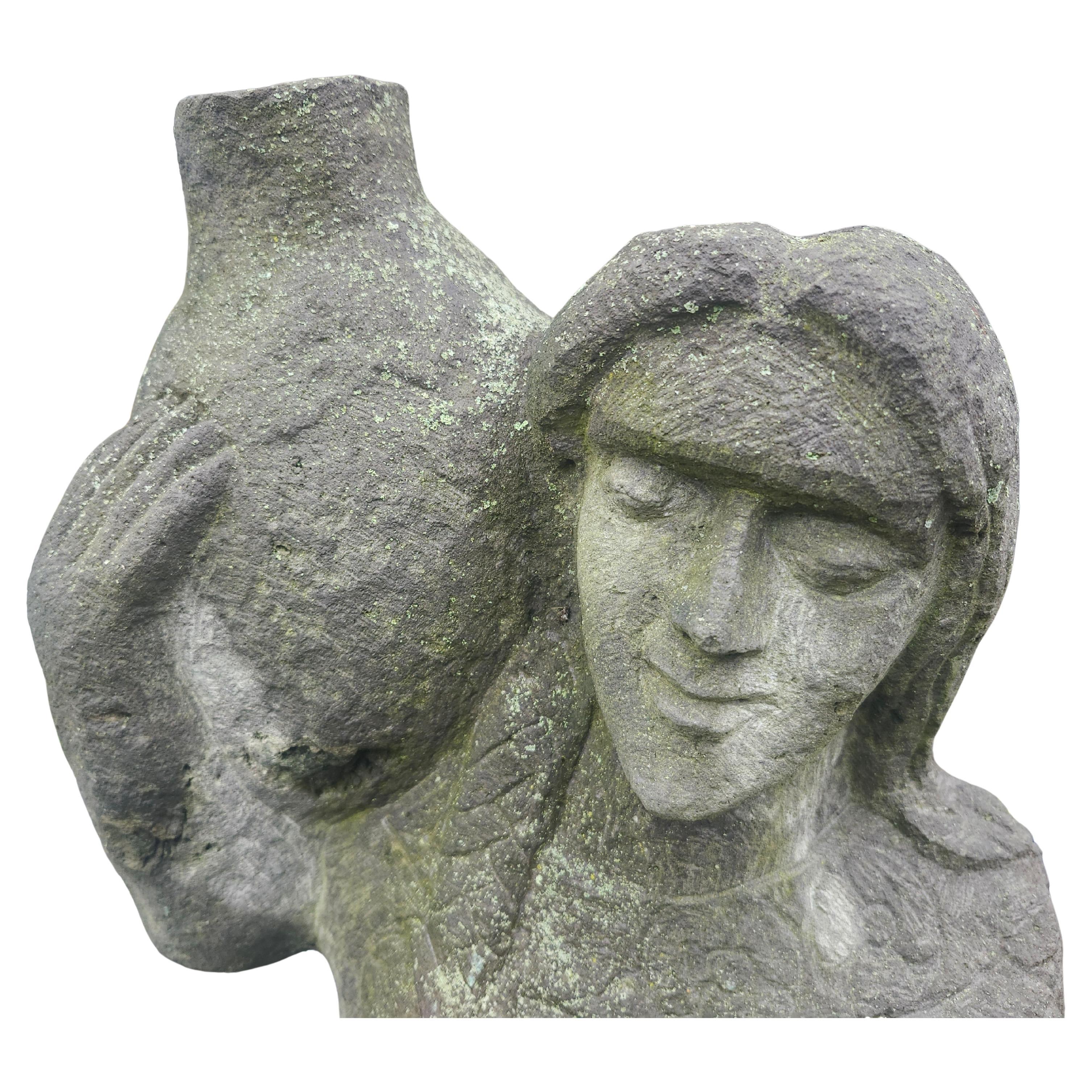 Espagnol Art Art Carved Stone Stone Figure of a Woman with an Urn C1930 en vente