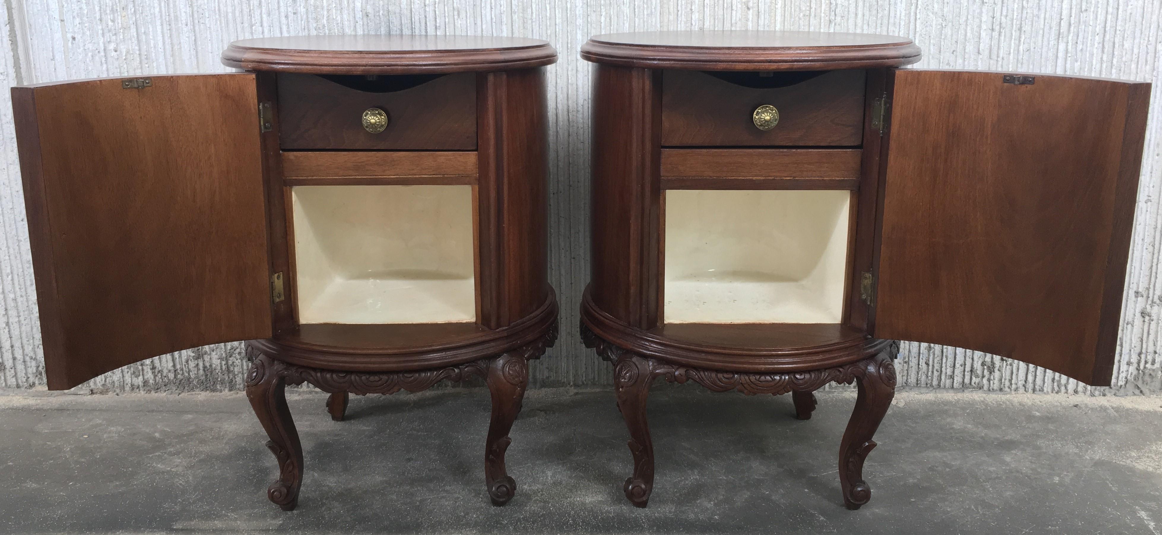 Louis XVI Art Deco Carved Walnut Round Nightstands, a Pair