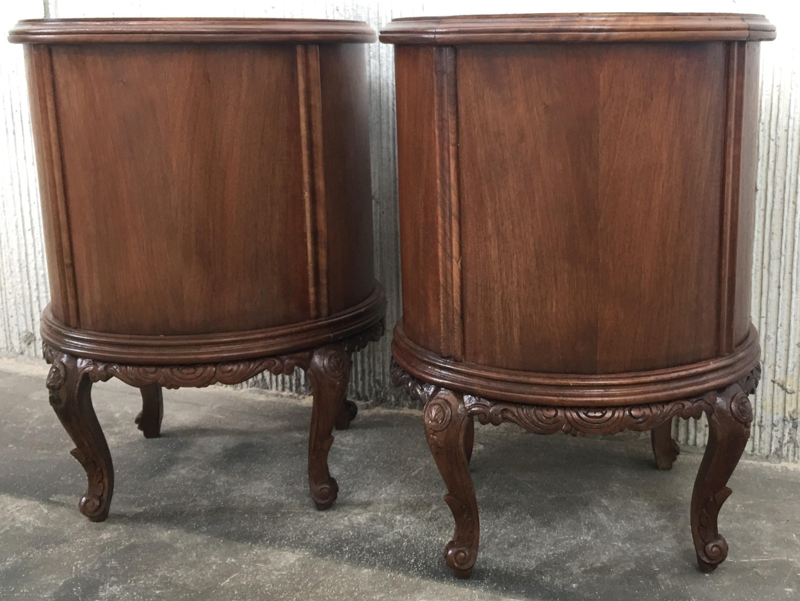 Art Deco Carved Walnut Round Nightstands, a Pair In Good Condition In Miami, FL