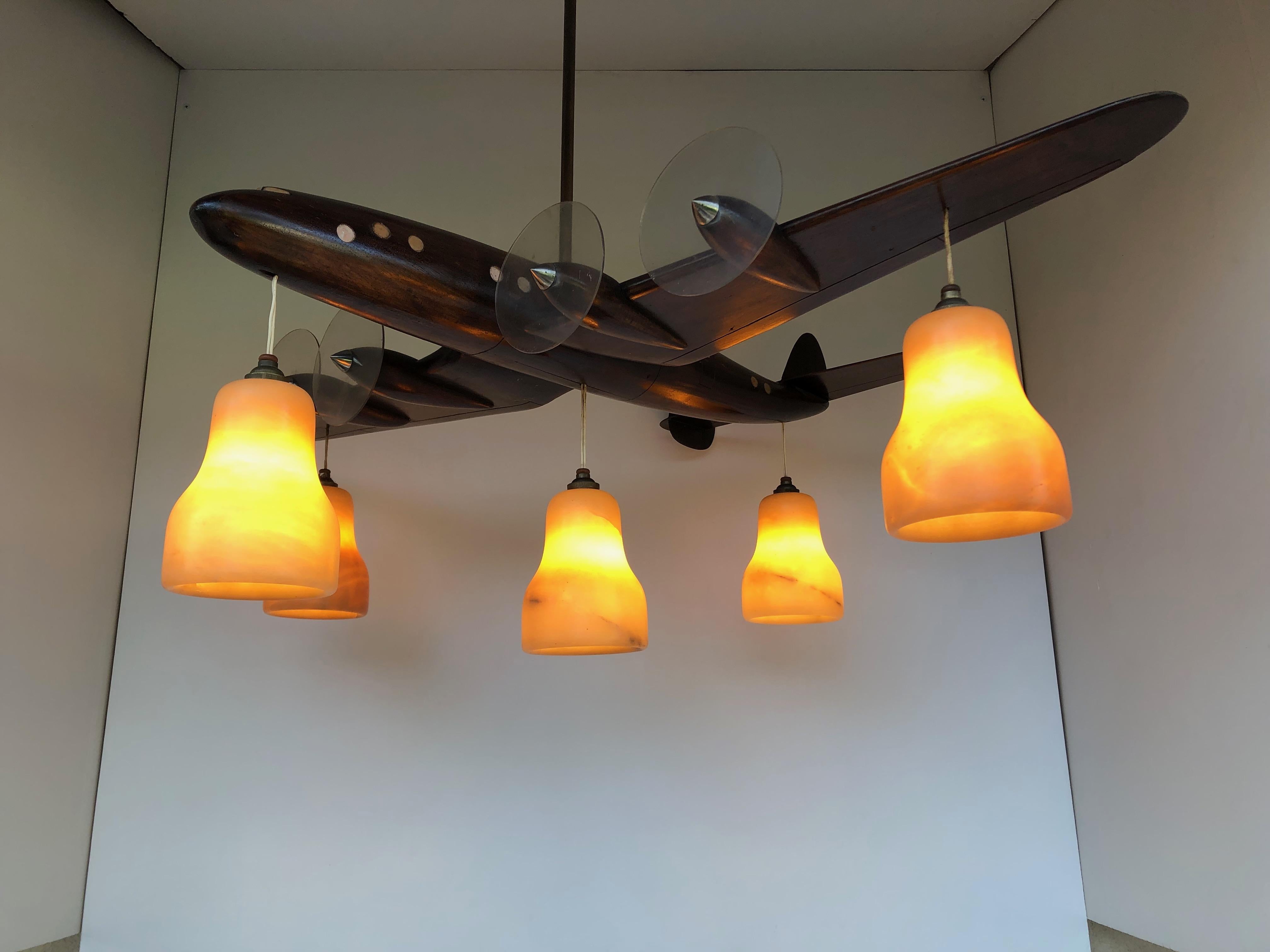 Lampadario a forma di aeroplano in legno intagliato Art Carved 5 luci in vendita 4