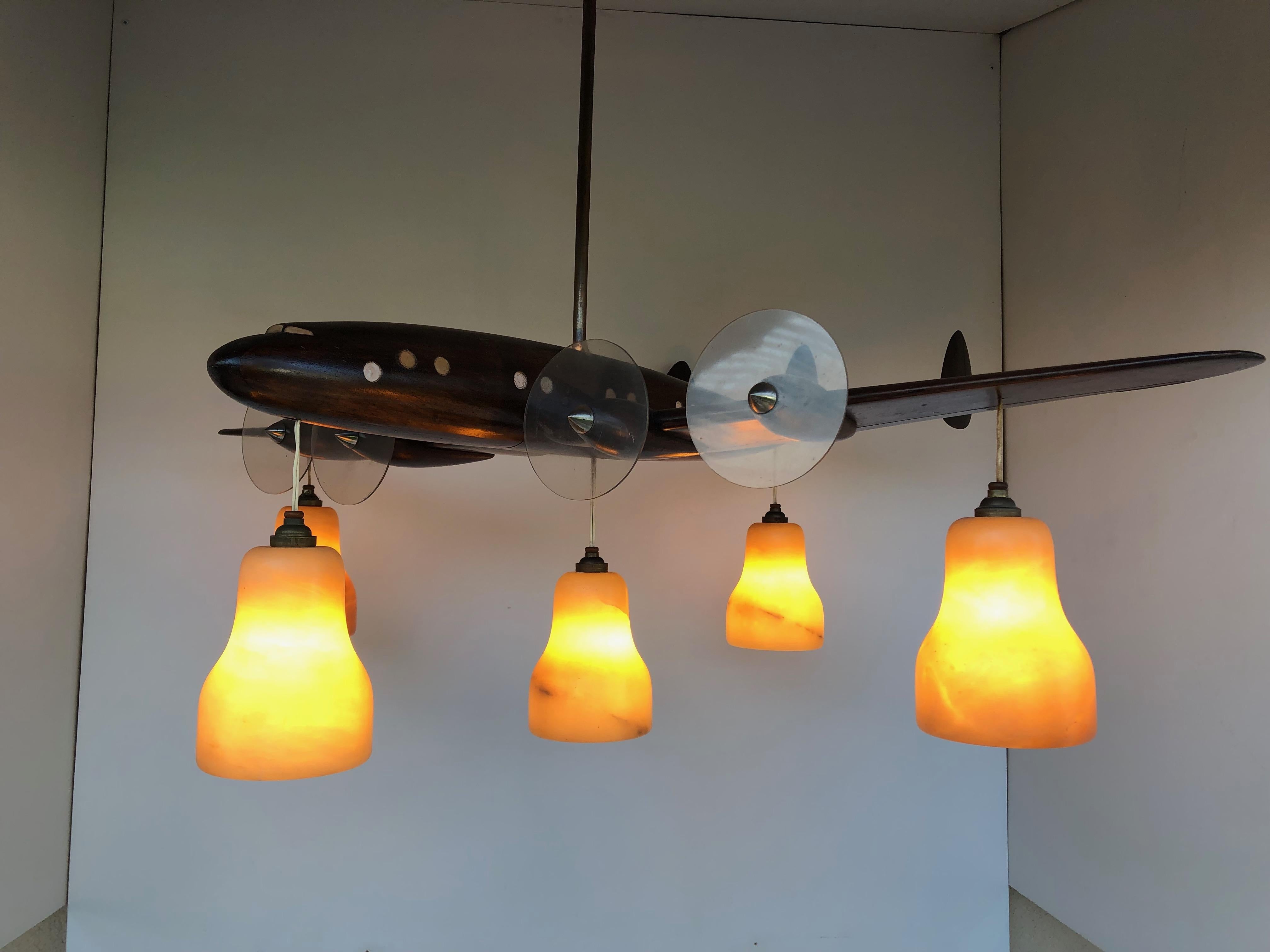 Lampadario a forma di aeroplano in legno intagliato Art Carved 5 luci in vendita 6