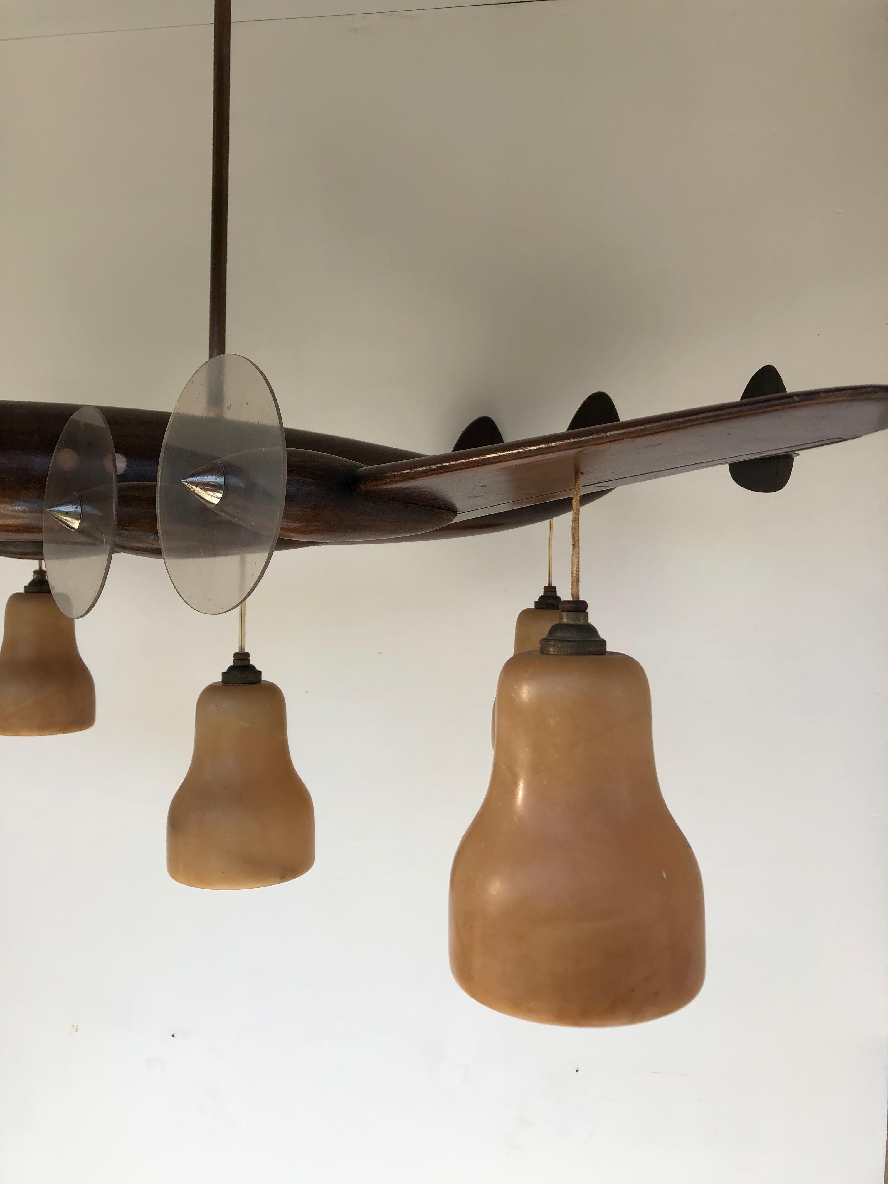 Art Déco Lampadario a forma di aeroplano in legno intagliato Art Carved 5 luci in vendita