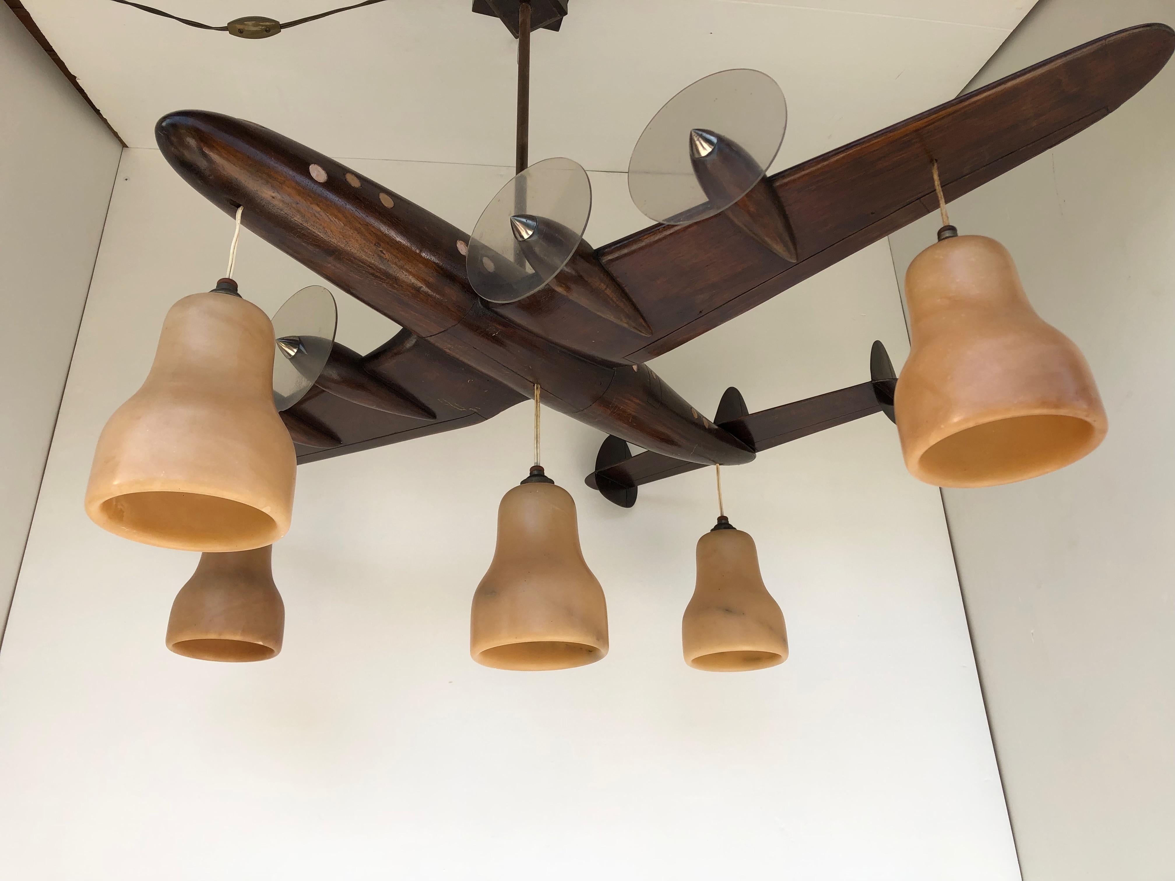 Lampadario a forma di aeroplano in legno intagliato Art Carved 5 luci In condizioni ottime in vendita a NANTES, FR