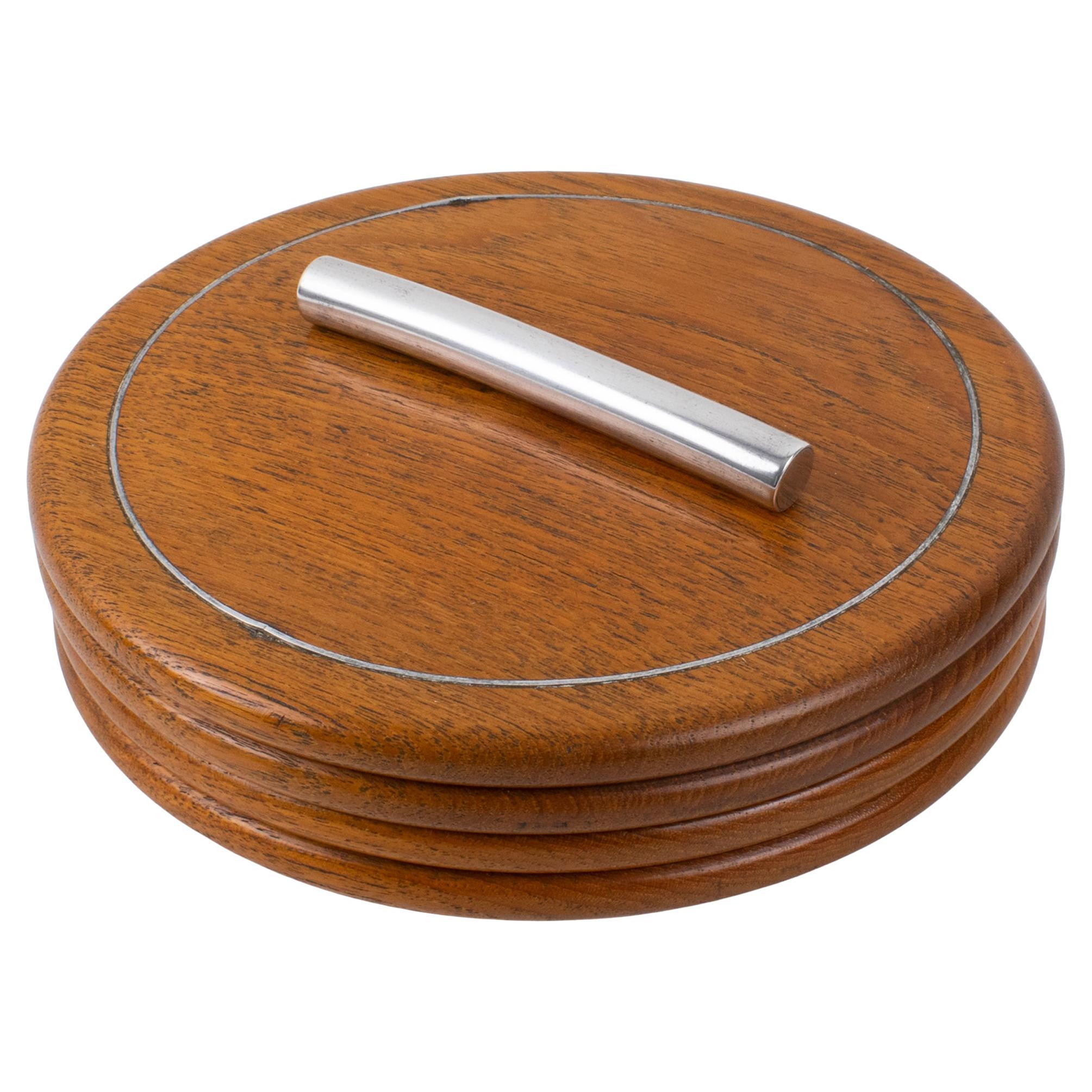 Art Deco geschnitzte Holzkiste mit Metallakzent, Frankreich um 1930 im Angebot