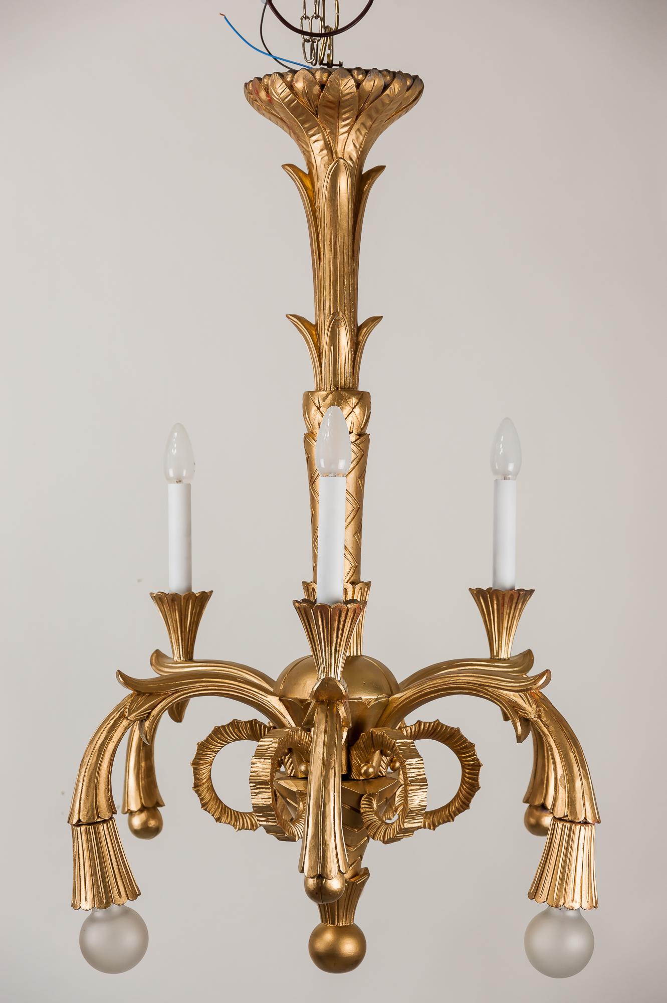Art Deco Carved Wood Chandelier, 1930s In Good Condition For Sale In Wien, AT